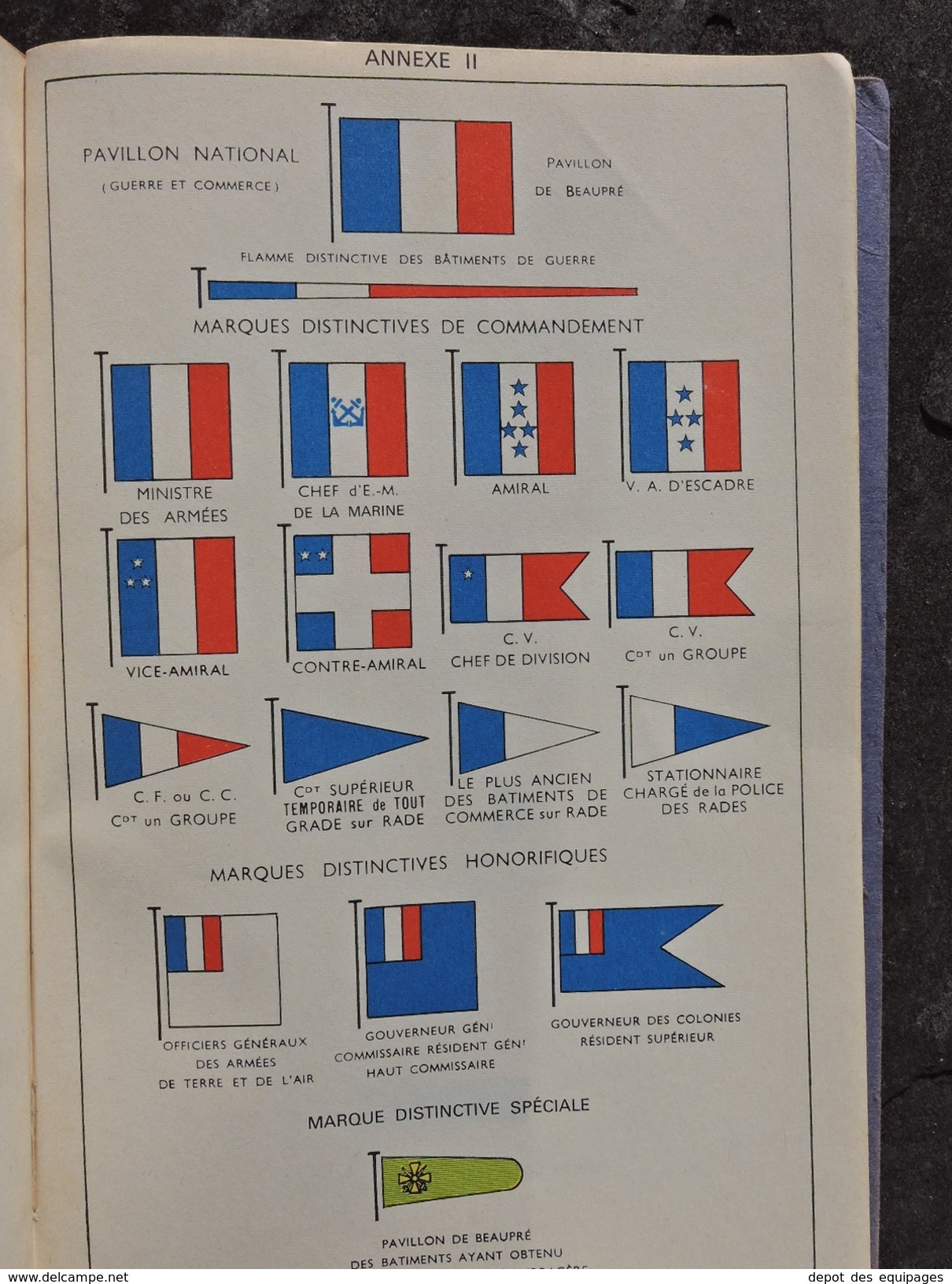 PAVILLON FRANCE MARINE NATIONALE CAPITAINE de VAISSEAU CHEF de DIVISION CVD n°6 - c taille 6 état neuf