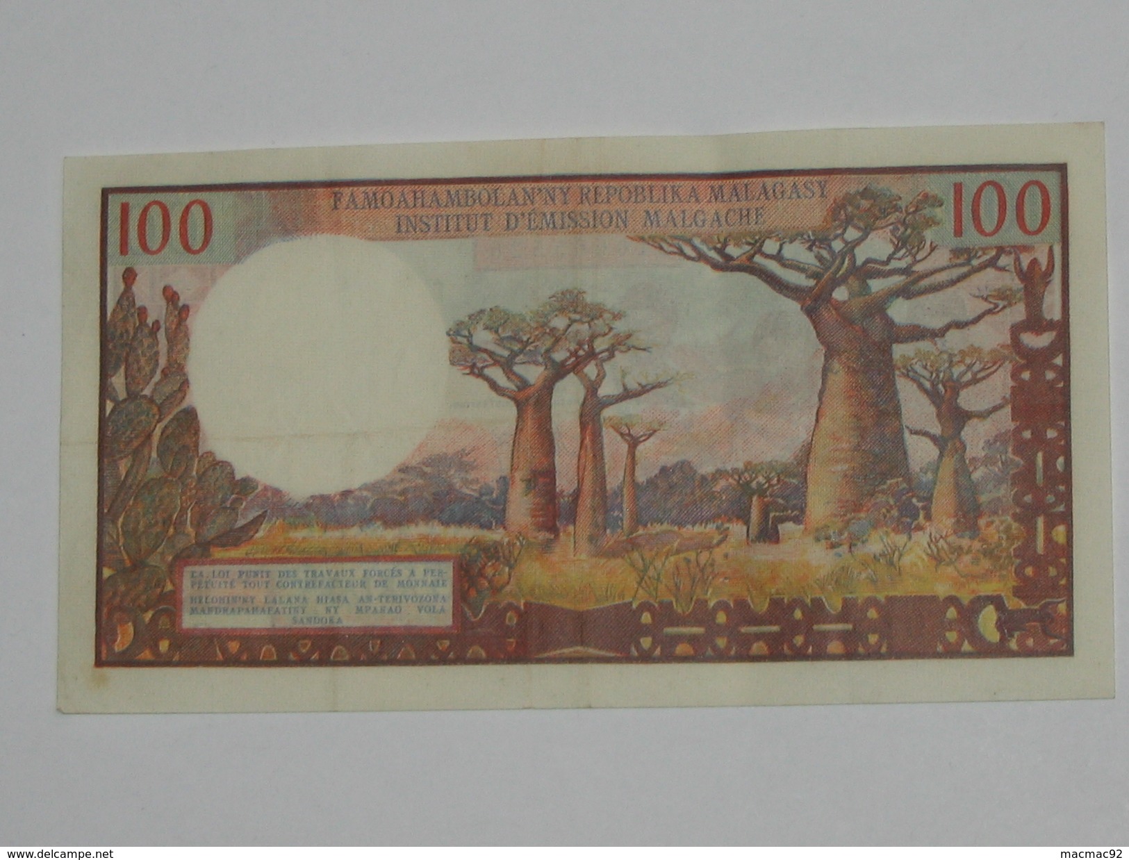 100 Cent Francs 1966 - Roapolo Ariary - MADAGASCAR - Institut D'émission Malgache  **** EN ACHAT IMMEDIAT **** - Madagascar