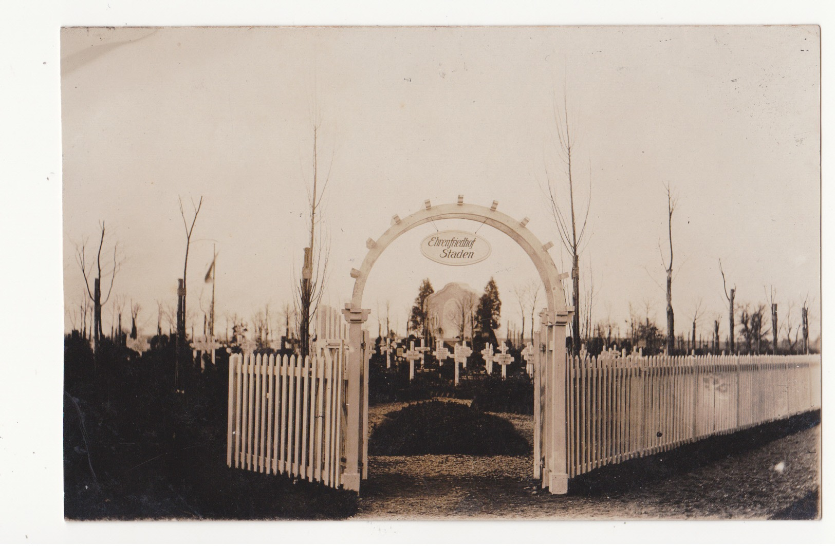 Staden: Ehrenfriedhof. (Fotokaart, Erster Weltkrieg,1916). - Staden