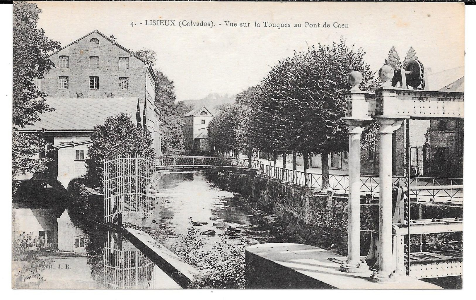 Cpa Lisieux - Vue Sur La Touques Au Pont De Caen . - Lisieux