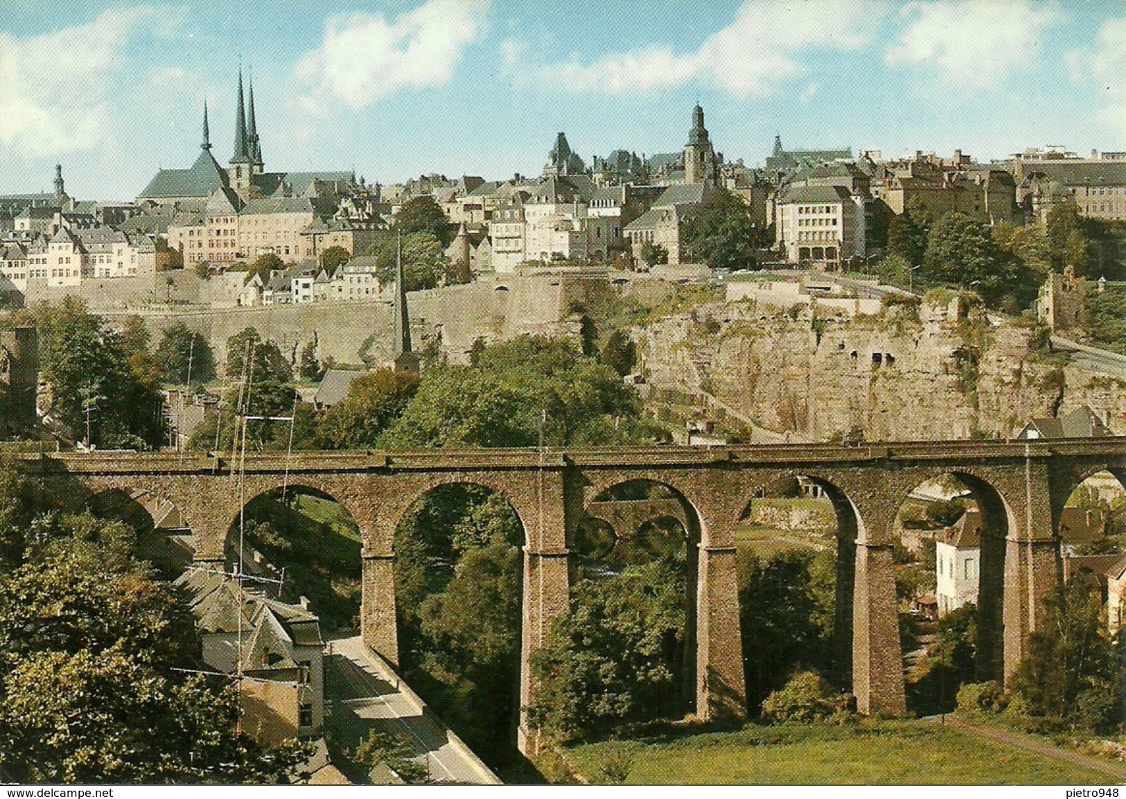 Luxembourg (Lussemburgo) Vue Generale Avec Le Rocher Du Bock, The Upper Town And The Bastion Of The Bock - Lussemburgo - Città