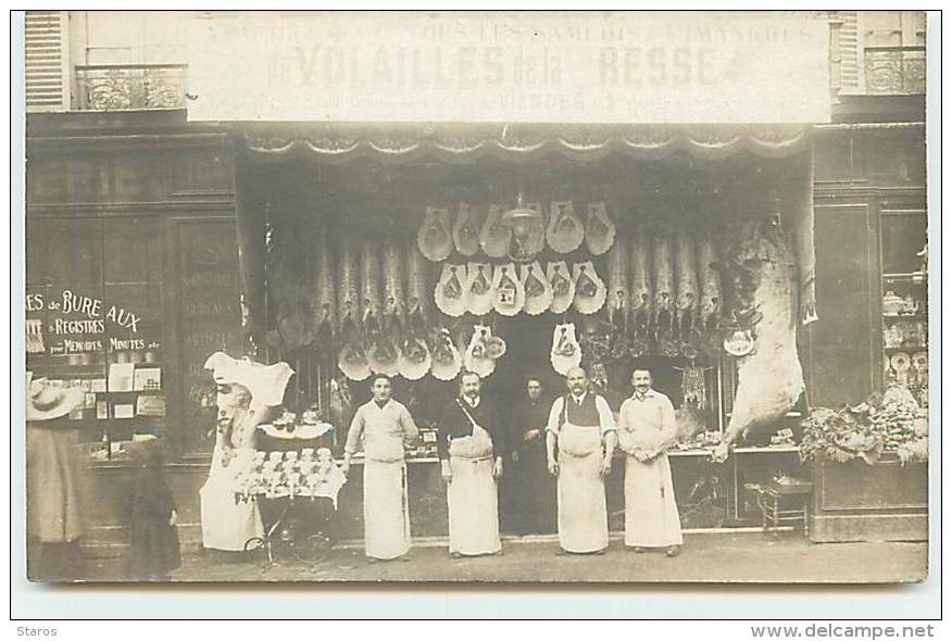 Carte-Photo - Homme Devant Une Devanture D'un Magasin Vendant De La Volailles De La Bresse - Magasins