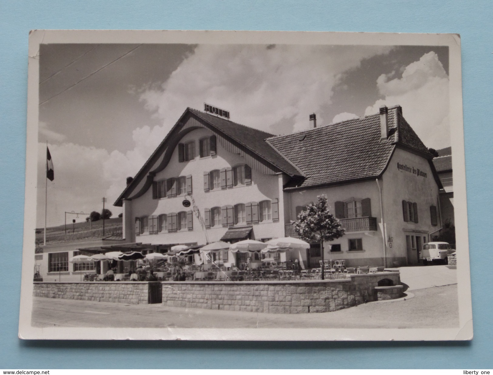 Hôtel Des Platanes Chez-le-BART, NE ( Prop. Gessler ) Anno 1990 ( Zie Foto's ) ! - Autres & Non Classés