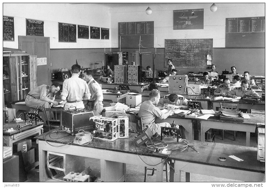 Salon De Provence Ecole De L Air Laboratoire Des Telecommunications (LOT 21) - Other & Unclassified