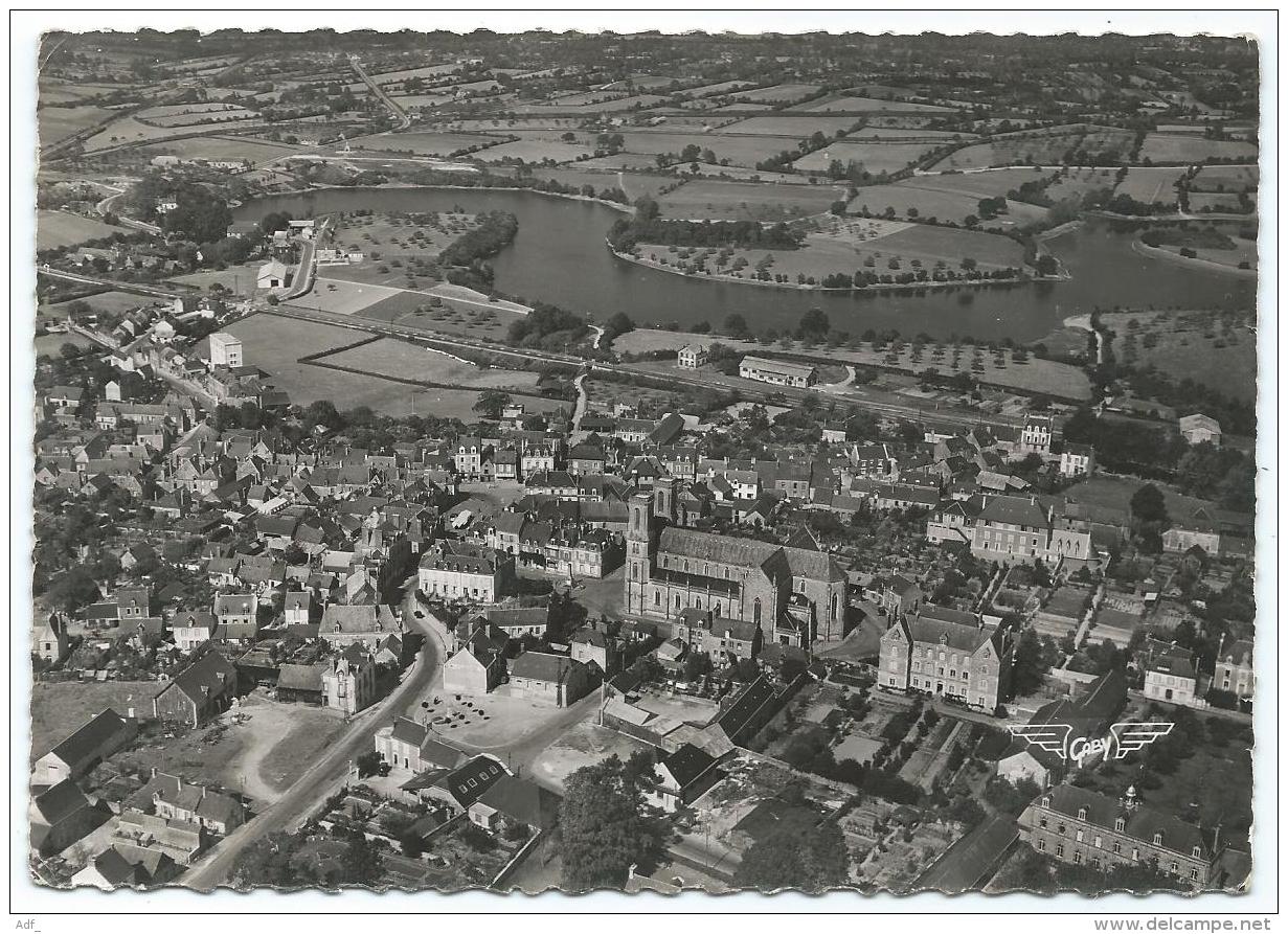 CPSM LA FRANCE VUE DU CIEL... MARTIGNE FERCHAUD, VUE AERIENNE SUR LA VILLE ET LE SEMNON, ILLE ET VILAINE 35 - Other & Unclassified