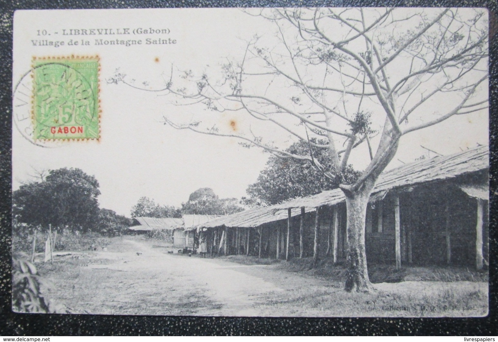Gabon Libreville Village Montagne Sainte  Cpa Timbrée - Gabun