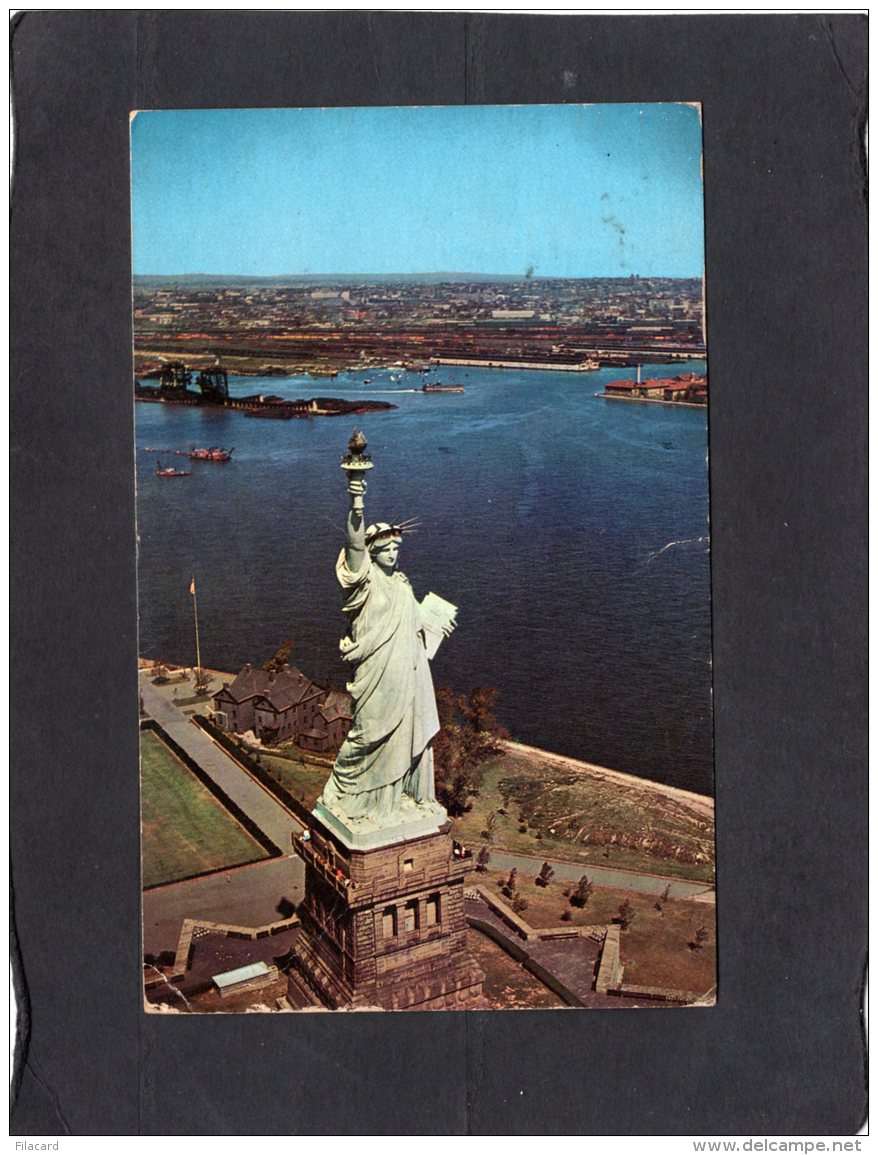 74123   Stati  Uniti,    Aerial  View Of   The   Statue  Of  Liberty On  Bedloe"s  Island In  New York Harbor,  VG 1966 - Statue De La Liberté