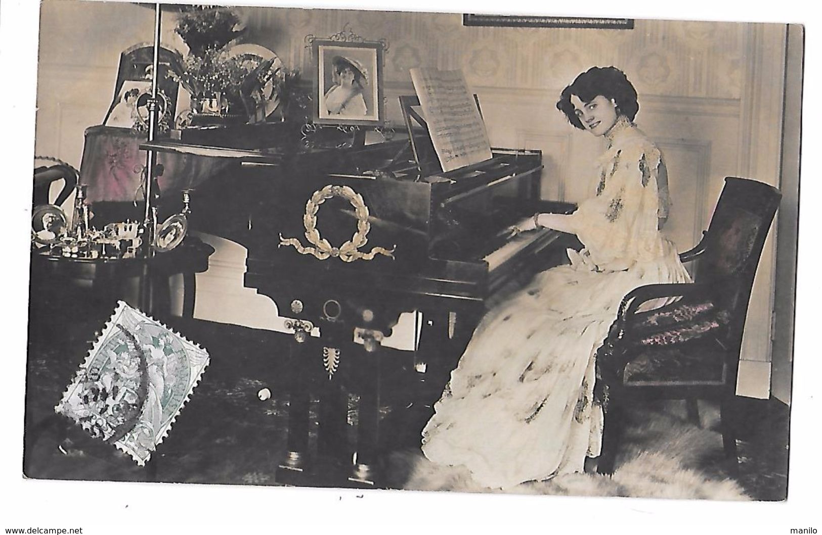JEUNE FEMME Au PIANO Dans APPARTEMENT BOURGEOIS- Carte Photo - Peut-être Une ARTISTE CONNUE ? Voyagé En 1906 - Women