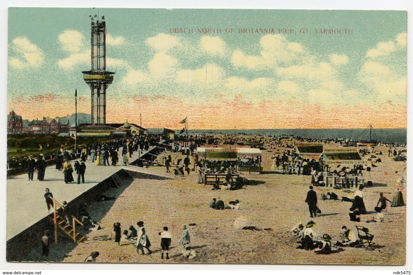 GREAT YARMOUTH : BEACH NORTH OF BRITANNIA PIER - Great Yarmouth