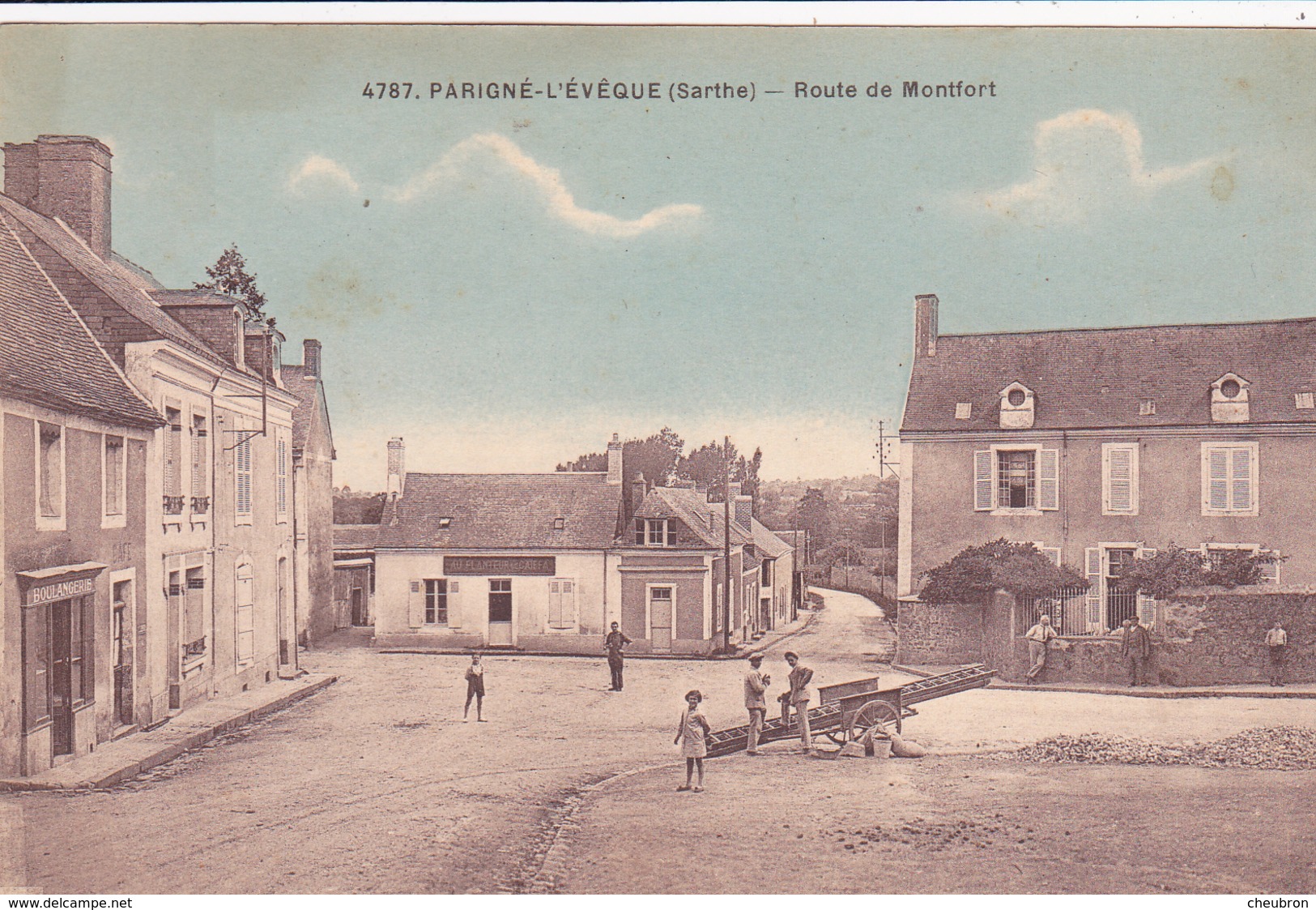 72. PARIGNE L'EVEQUE. CPA COLORISÉE. ANIMATION SUR LA PLACE ROUTE DE MONTFORT. ANNÉES 30. BOULANGERIE. CAFÉ AU PLANTEUR - Autres & Non Classés