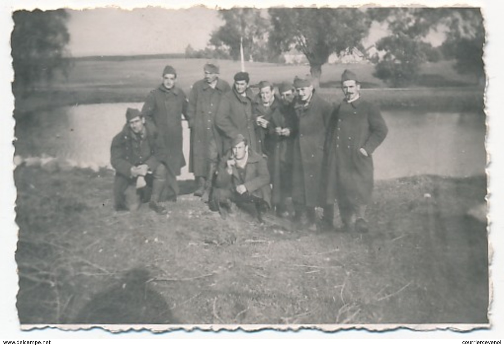 10 petites photos depuis le STALAG 1A - Portrait, Groupes, PG dans la neige, PG à cheval (travaux à la ferme)