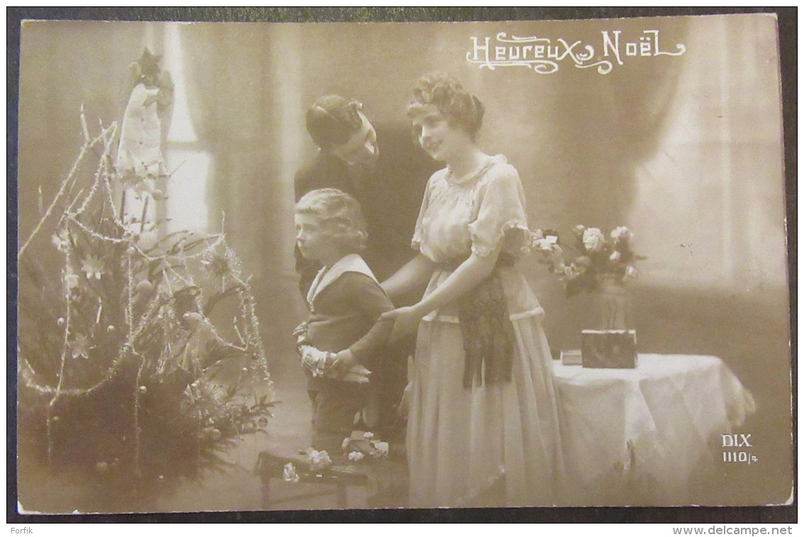 CPA Fantaisie - Couple Avec Enfant - Heureux Noël - DIX 1110/4 - Circulée Le 19 Décembre 1919 - Couples