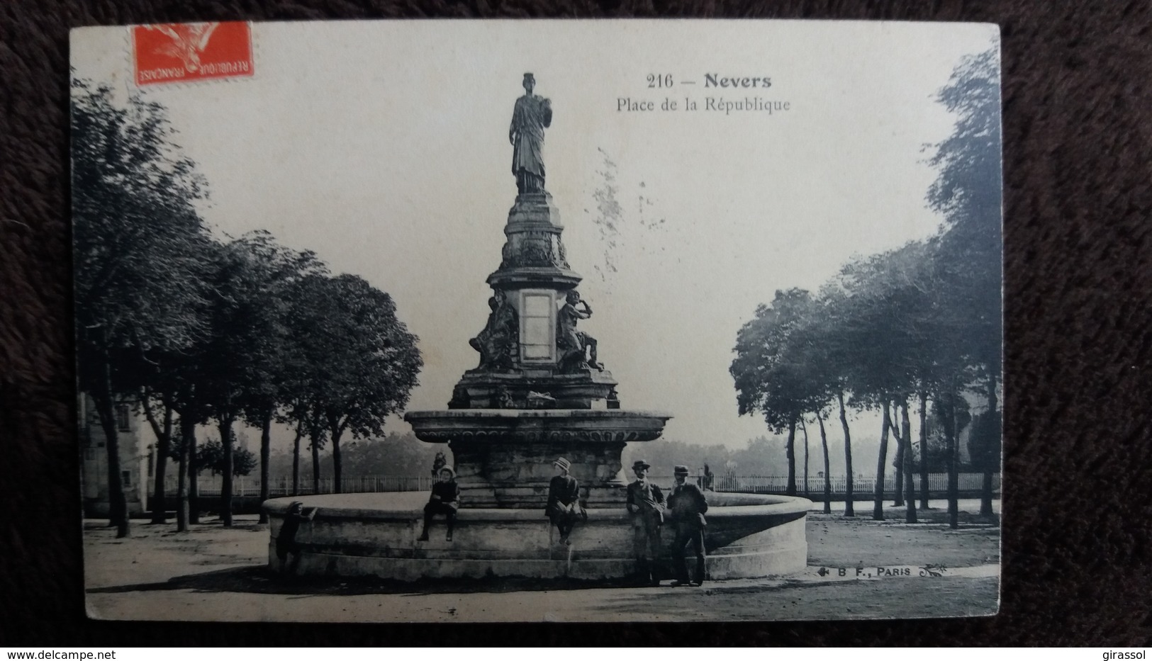 CPA NEVERS NIEVRE PLACE DE LA REPUBLIQUE BF 216 ANIMATION FONTAINE - Nevers