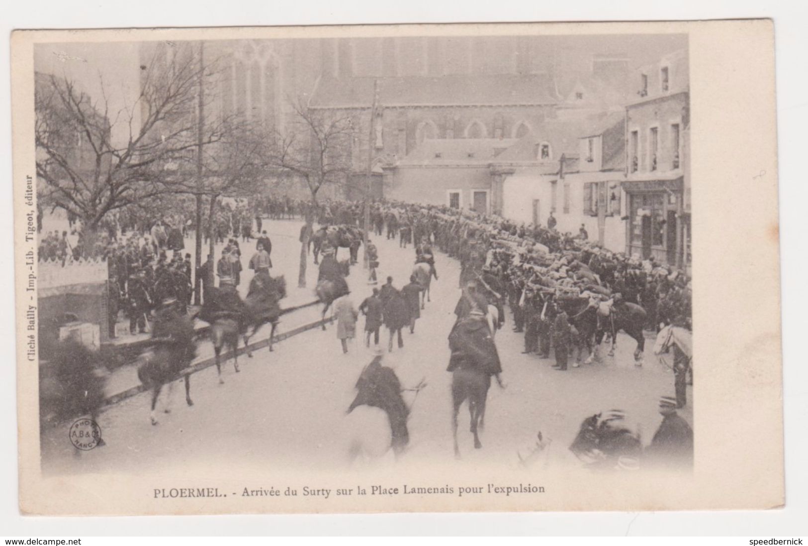 26344 PLOERMEL - Arrivée Du Surty Sur La Place Lamenais Pour L'Expulsion - Inventaires -cl :Bailly -Tigeot Chevaux Armee - Ploërmel