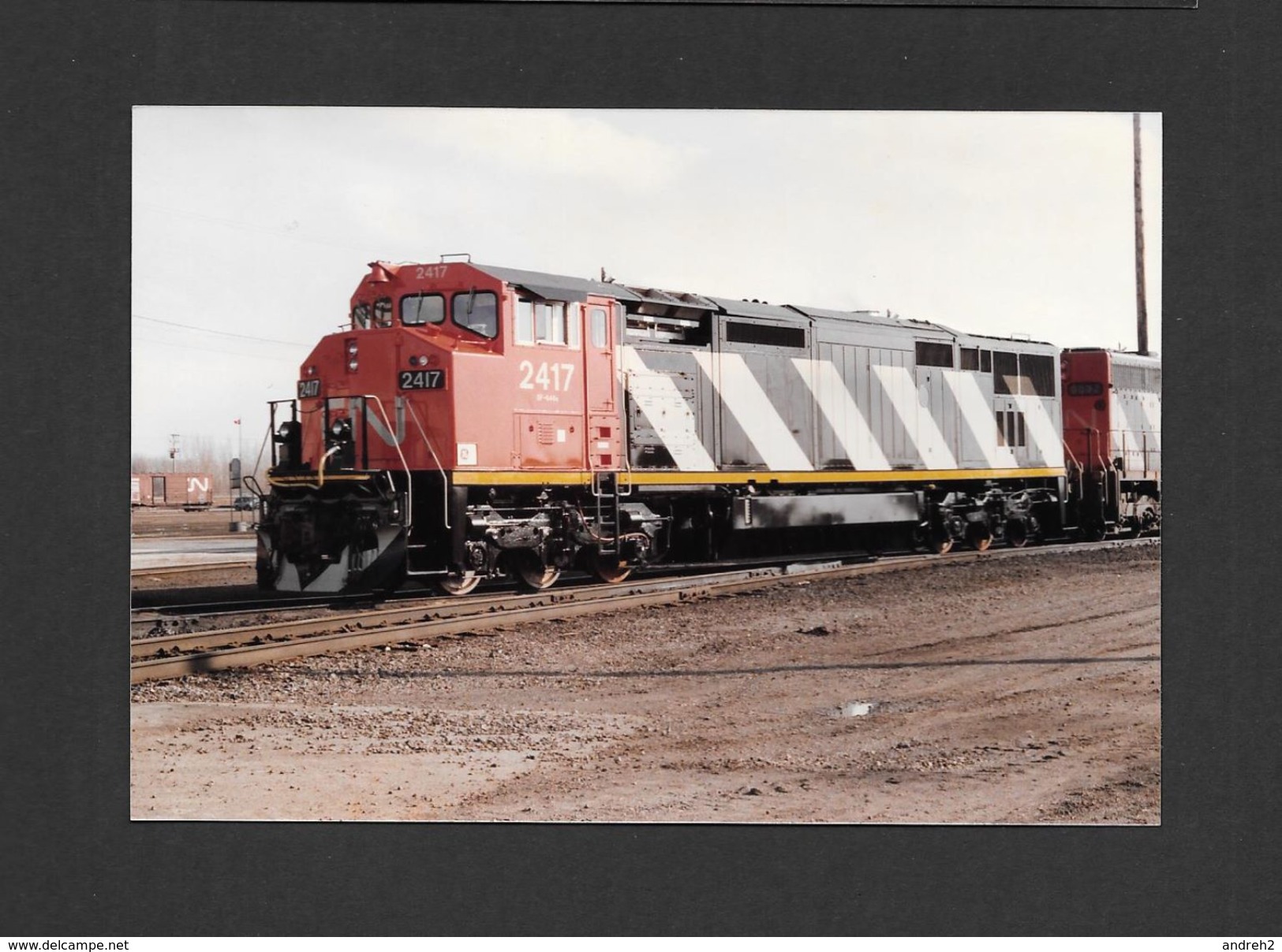 TRAINS - TRIAGE TASCHEREAU MONTRÉAL - QUÉBEC - LOCOMOTIVE 2417 (DASH 8-40CM) DU CANADIEN NATIONAL - 10x15 Cm - Trains
