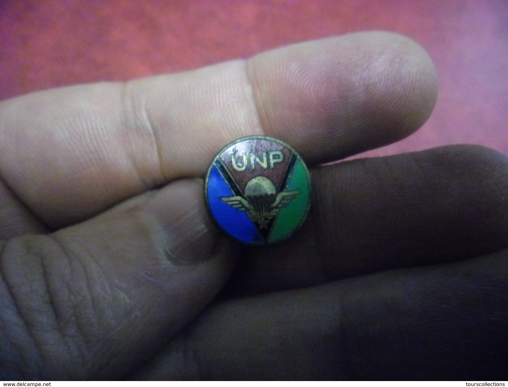 Pin's Insigne Ancien émail  Militaire UNP Union Nationale Des Parachutistes - Autres & Non Classés