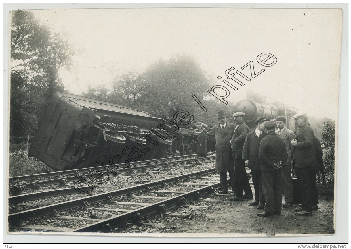 Accident De Train . Photo Numa , 57 Rue Du Pdt Wilson à Périgueux . Dordogne ? - Trains