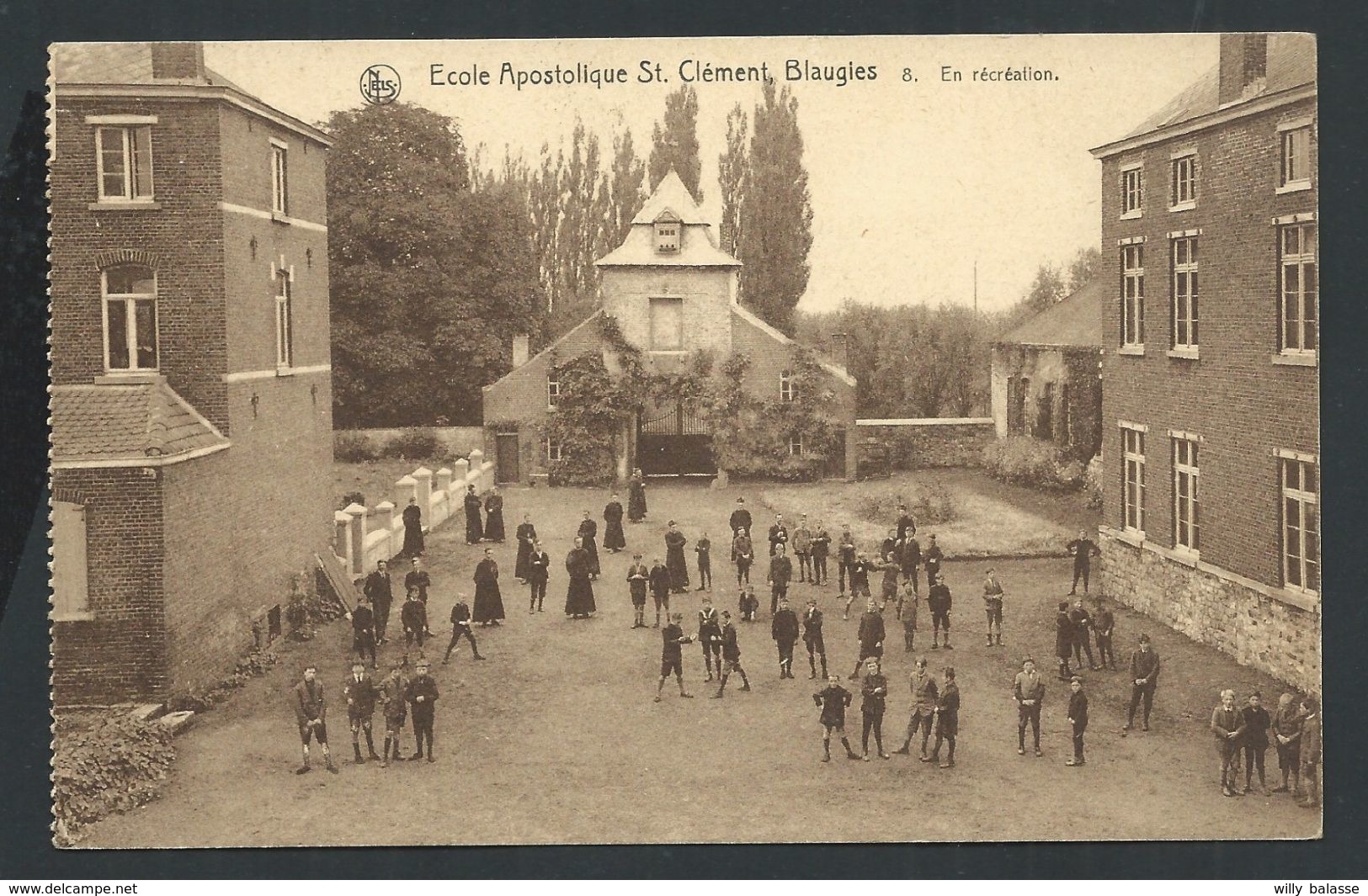 Blaugies  Ecole Apostolique St Clément 8. En Récréation - Dour