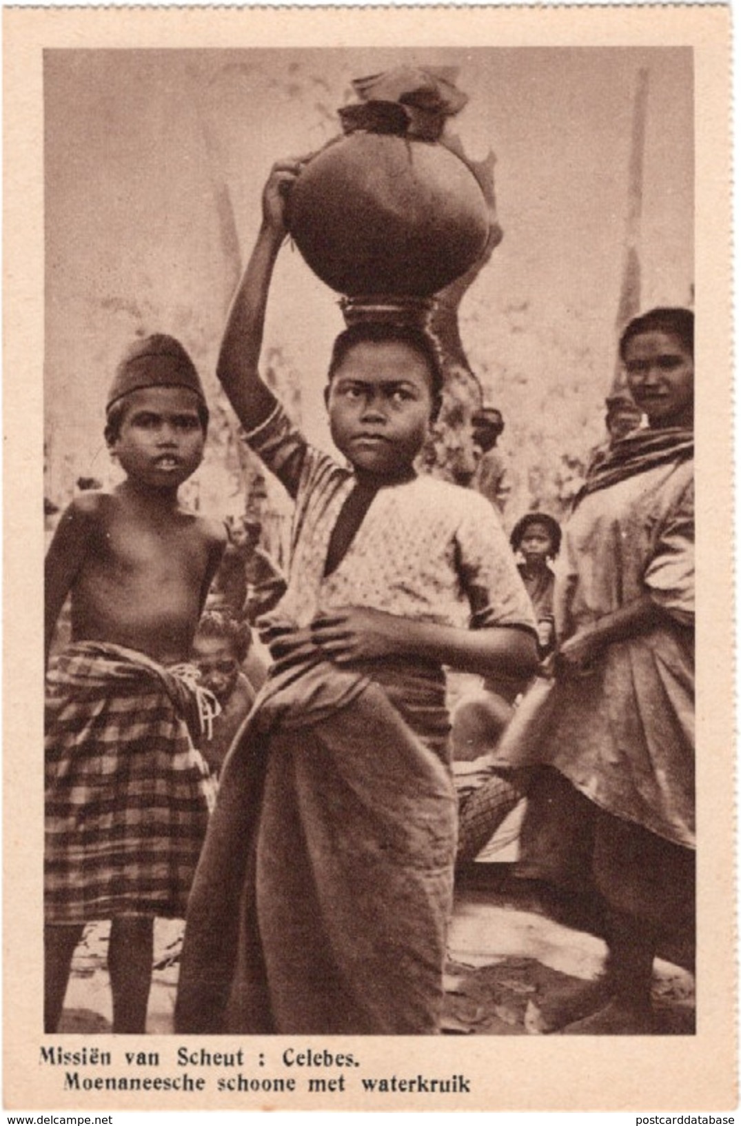 Missiën Van Scheut - Celebes - Moenaneesche Schoone Met Waterkruik - Indonesia