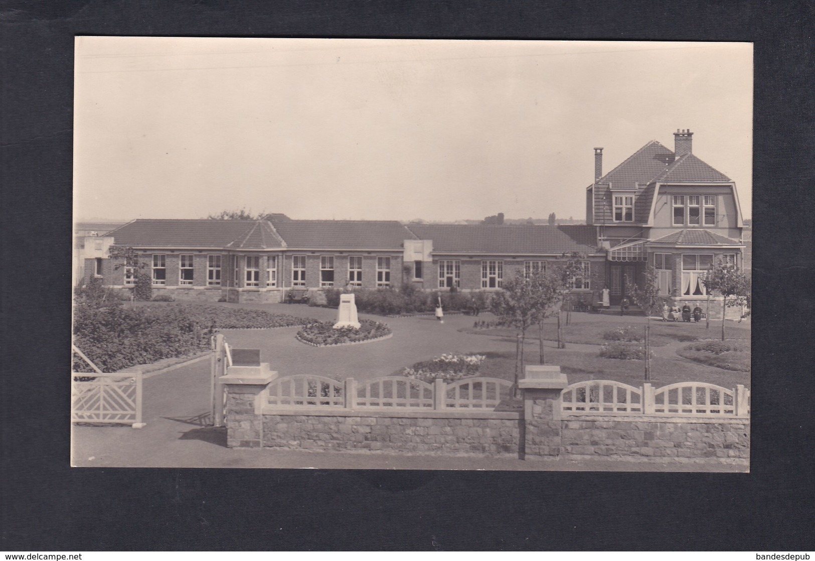 Carte Photo E. Chaqueue Ans ( Liege ) Batiment ( Maison De Repos ? De Retraite ? Statue Edouard Colson ) - Ans