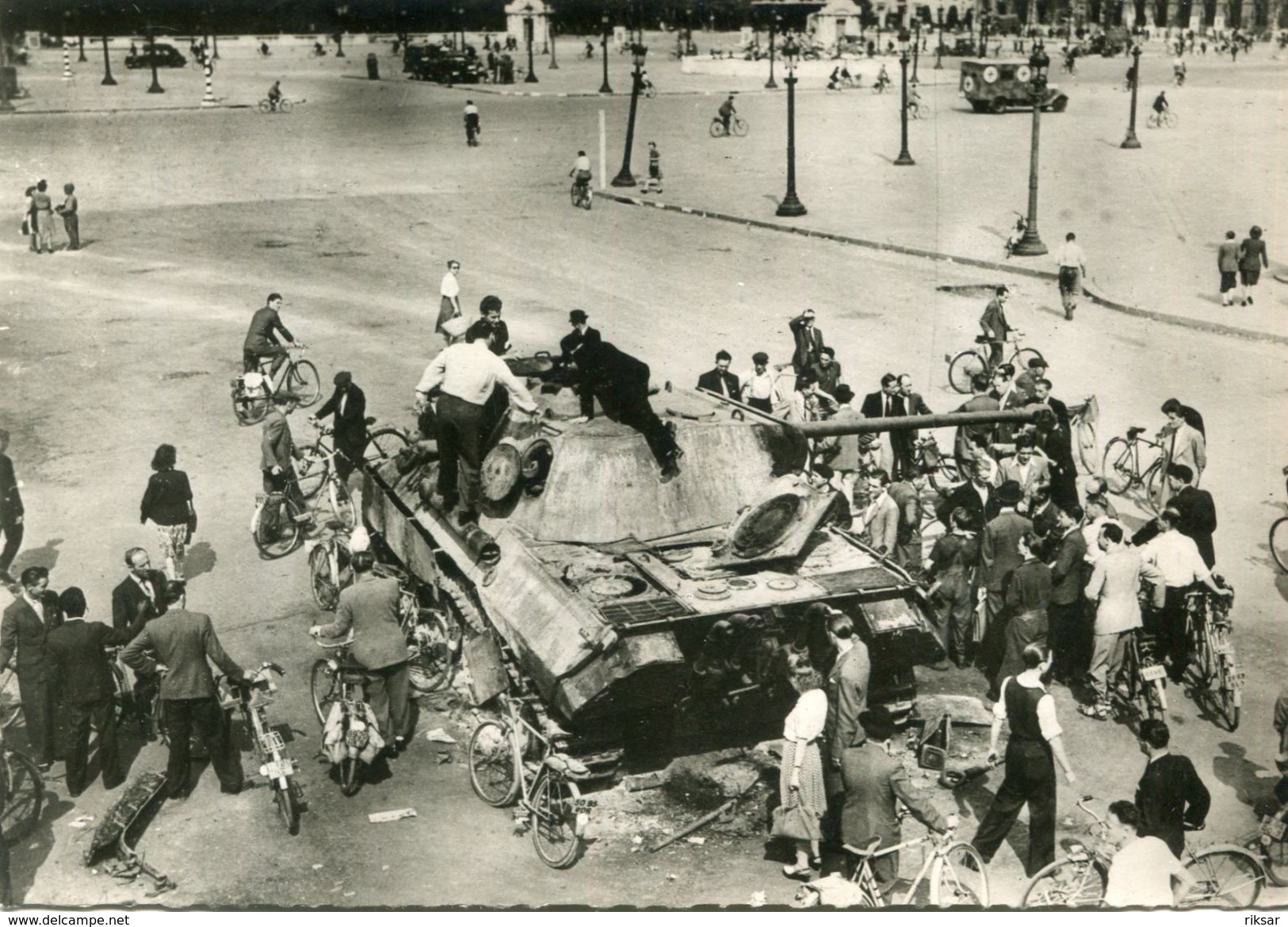 MILITARIA(GUERRE 1939_45) LIBERATION DE PARIS(TANK) CHAR - Guerre 1939-45