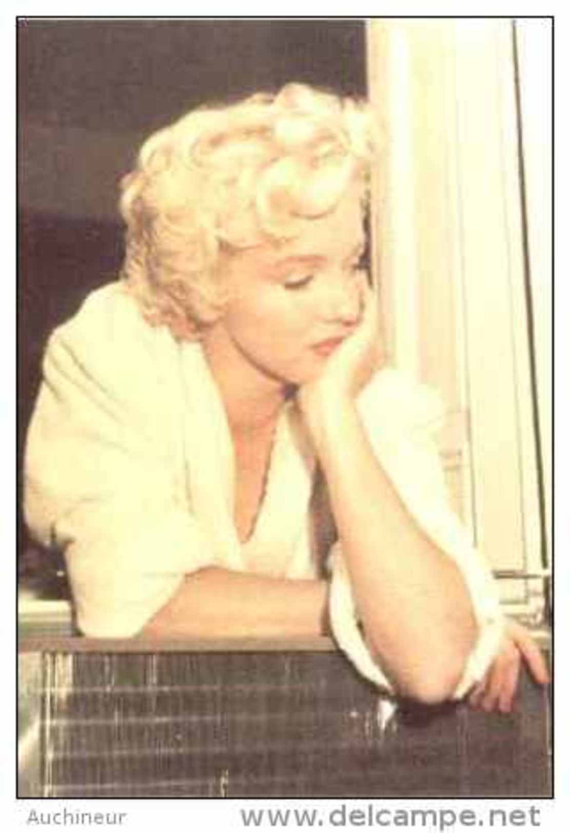 MARILYN MONROE - Postcard Collection PC 146 - Actores