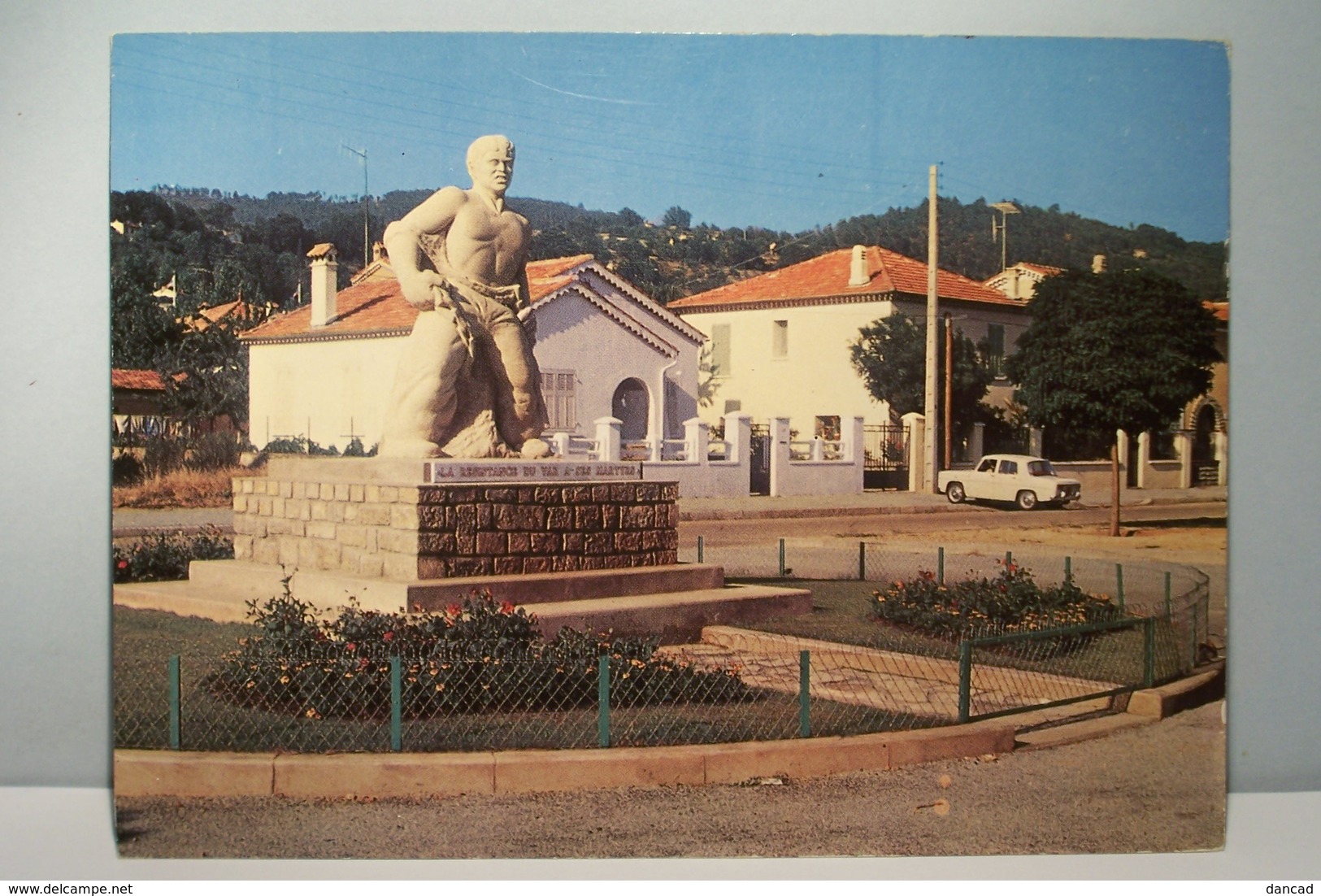 DRAGUIGNAN    --- Place De La Paix - Monument De La  Résistance    - ( Pas De Reflet Sur L'original ) - Draguignan