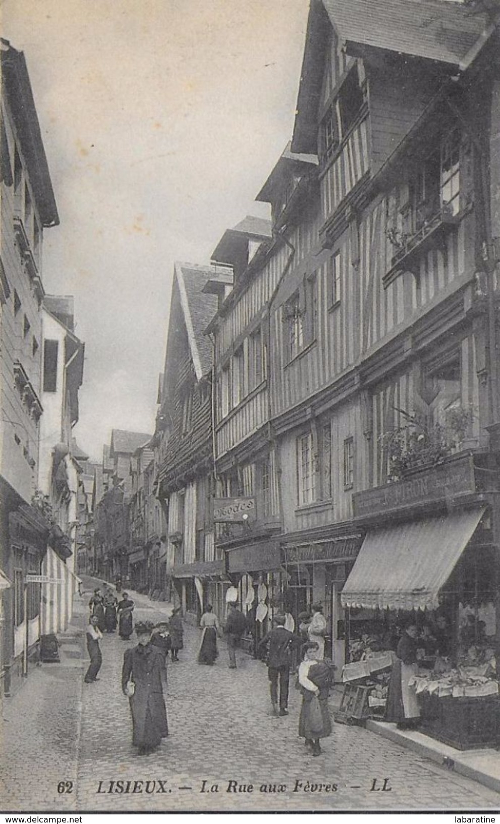 14)  LISIEUX  - La Rue Aux Fèvres - Lisieux