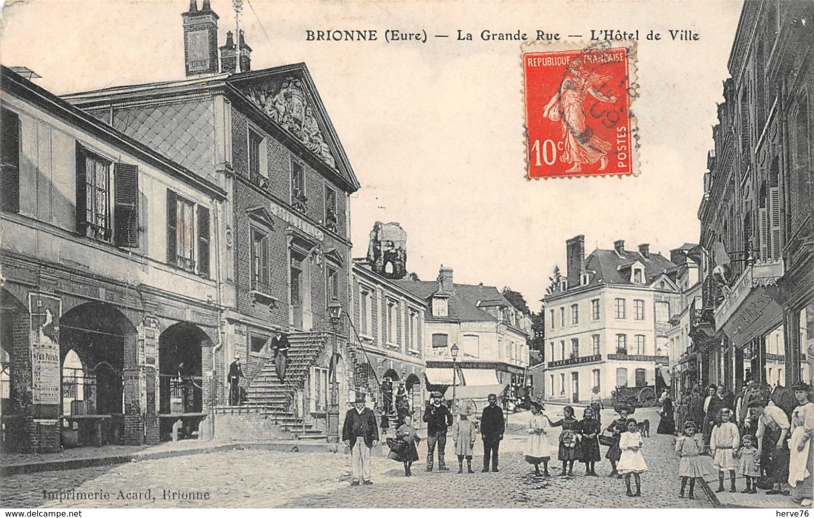 BRIONNE - La Grande Rue - L'Hôtel De Ville - Autres & Non Classés