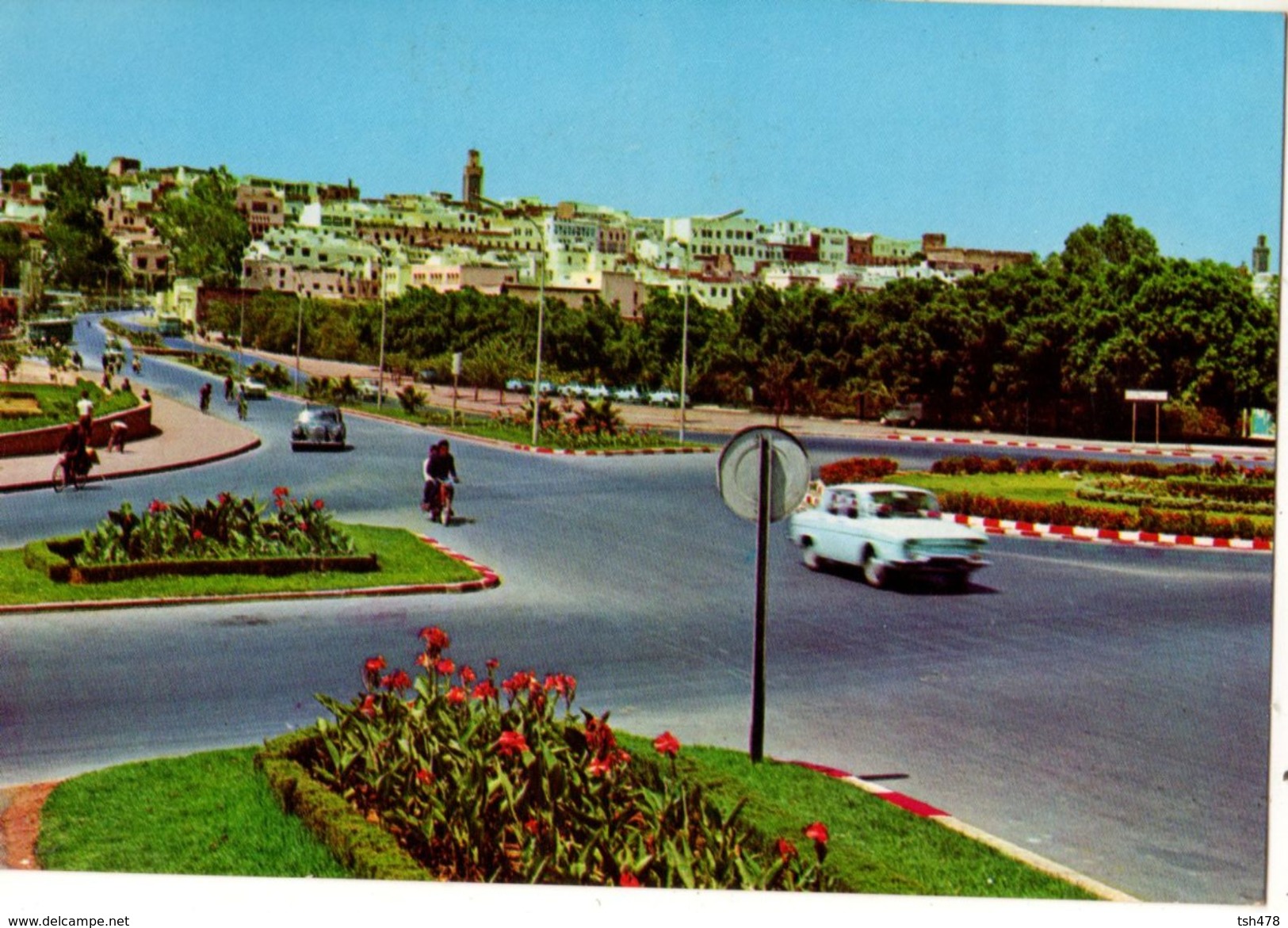 MAROC---MEKINES--panorama Ancien Ville-( Voitures Mercédes + Renault  R10 )-voir 2 Scans - Autres & Non Classés