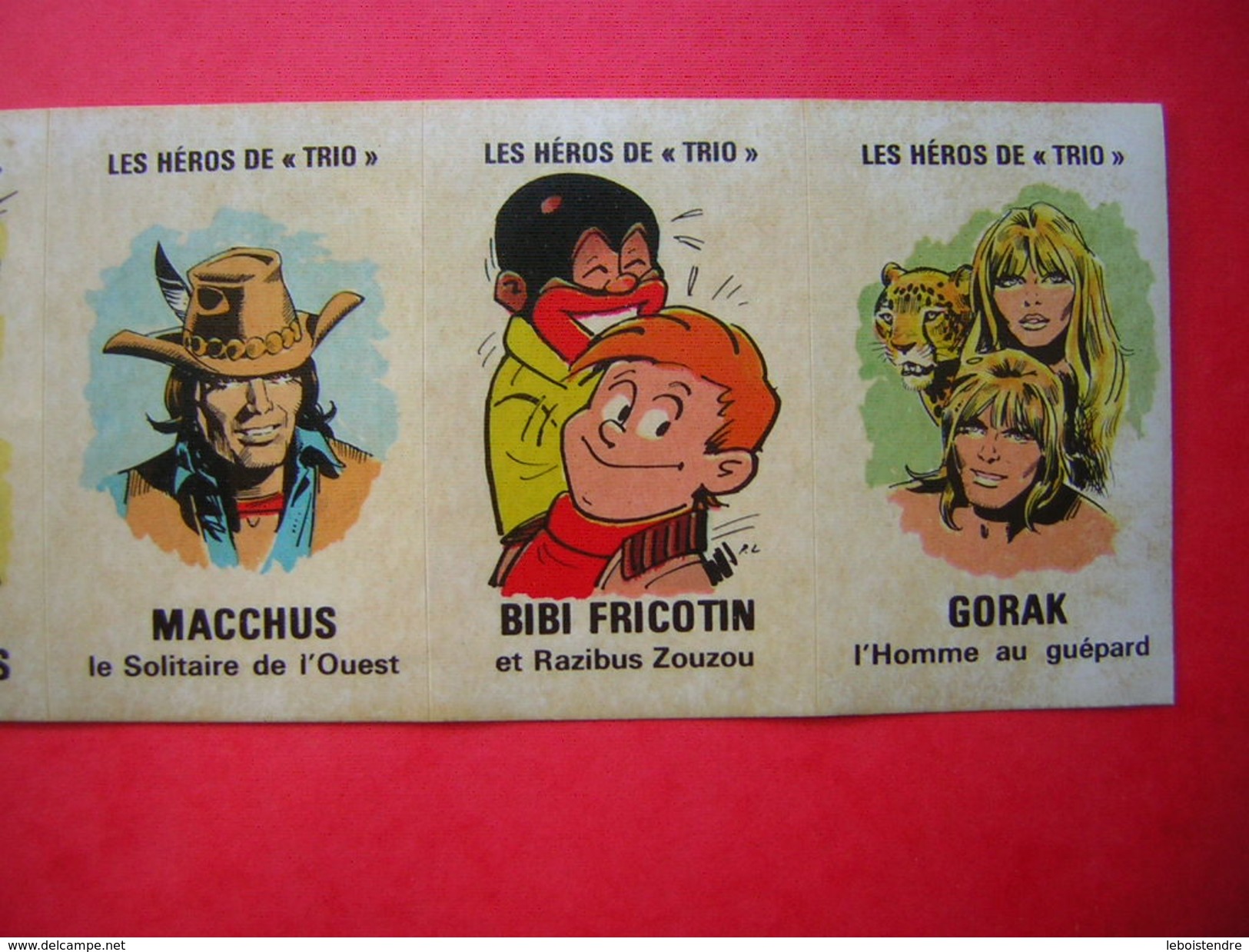 LES HEROS DE TRIO AUTOCOLLANT / AUTO COLLANT JOHN PARADE LES PIEDS NICKELES MACCHUS BIBI FRICOTIN GORAK - Aufkleber