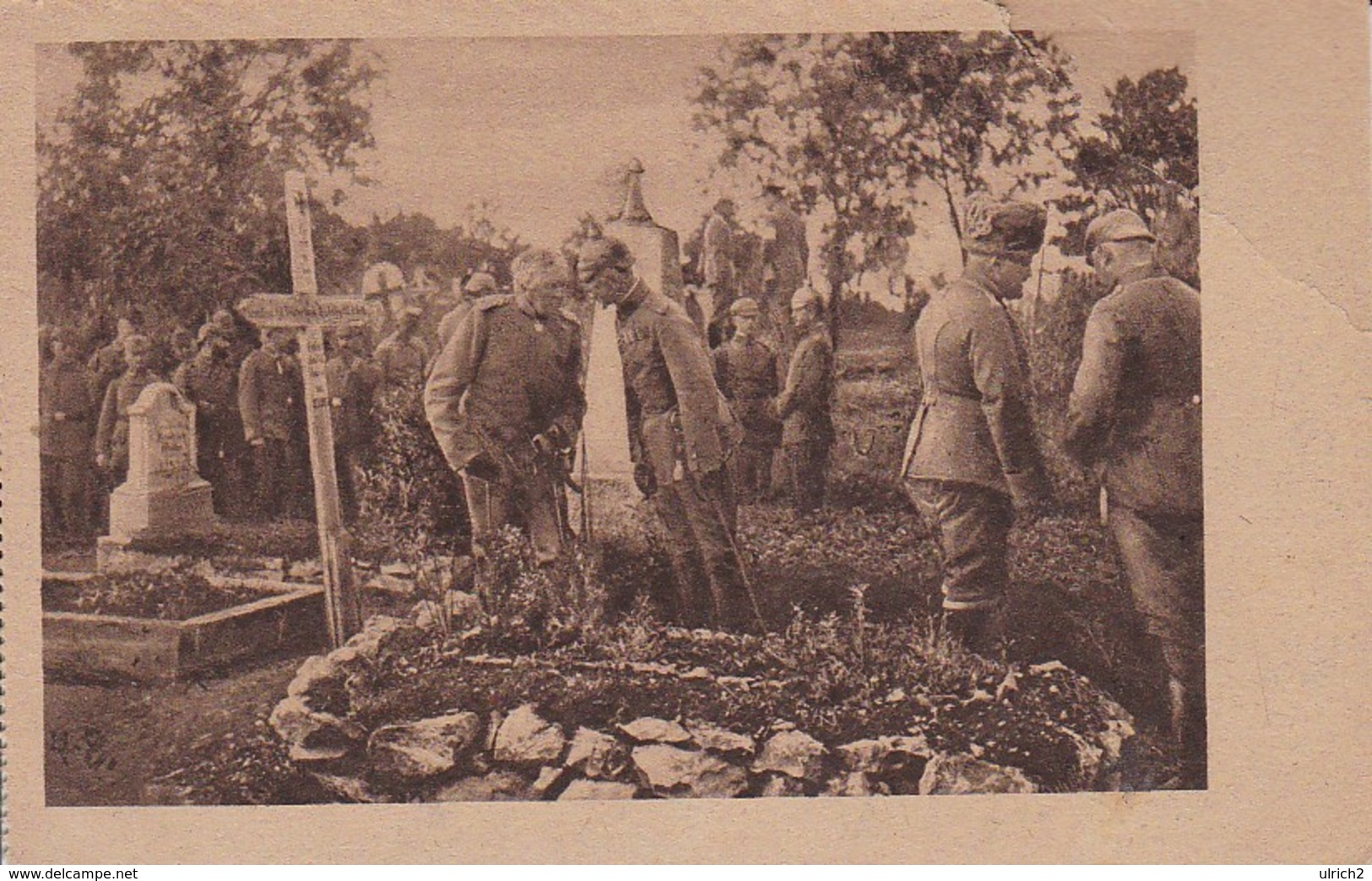 AK Gruppe Deutsche Soldaten Auf Soldatenfriedhof - Begräbnis - 1. WK (31667) - Guerra 1914-18