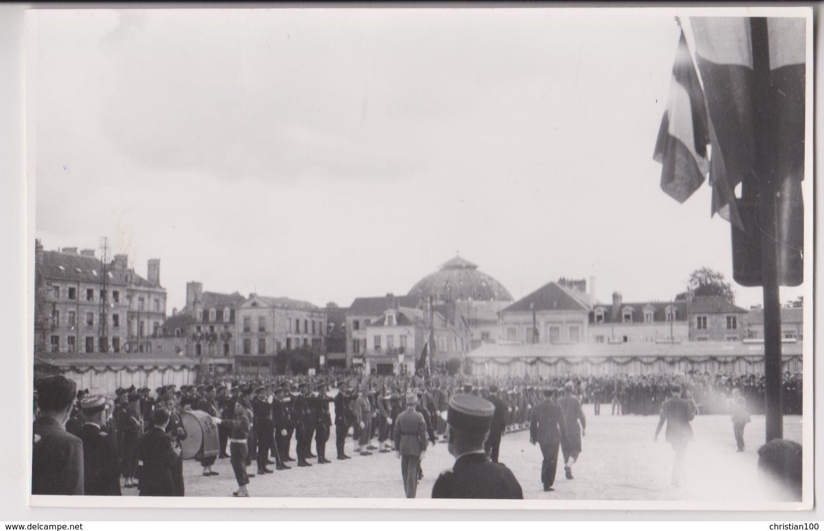 PHOTO D'ALENCON 1946 - ANNIVERSAIRE DE LA LIBERATION - REVUE DES TROUPES - 15 CM X 10 CM - 2 SCANS - - Alencon