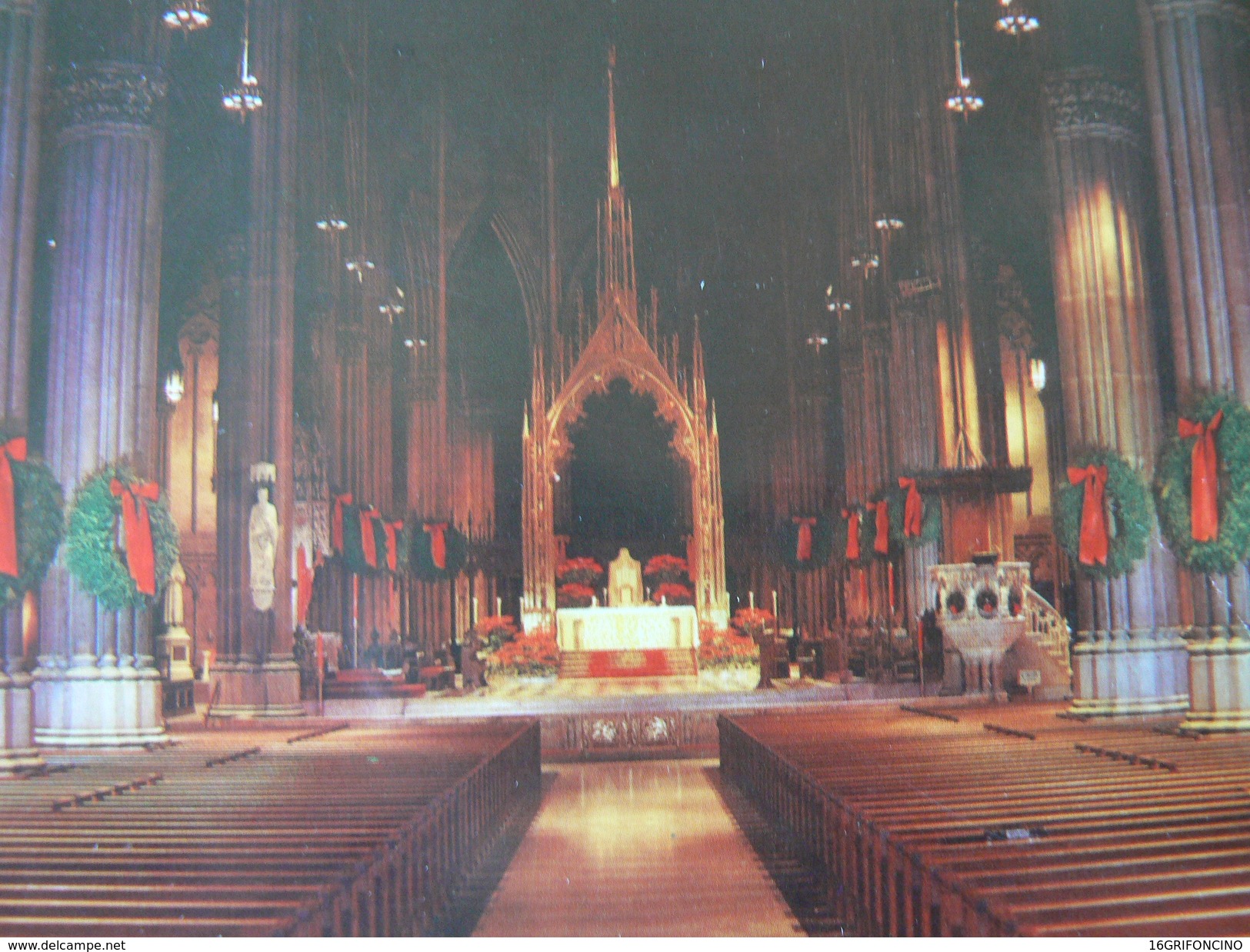 1972  SMALL  POSTALCARD  FLY FROM  NEW YORK TO ITALY..... OF SANCTUARY OF SAN PATRICK'S CATHEDRAL IN N.Y.... - Églises