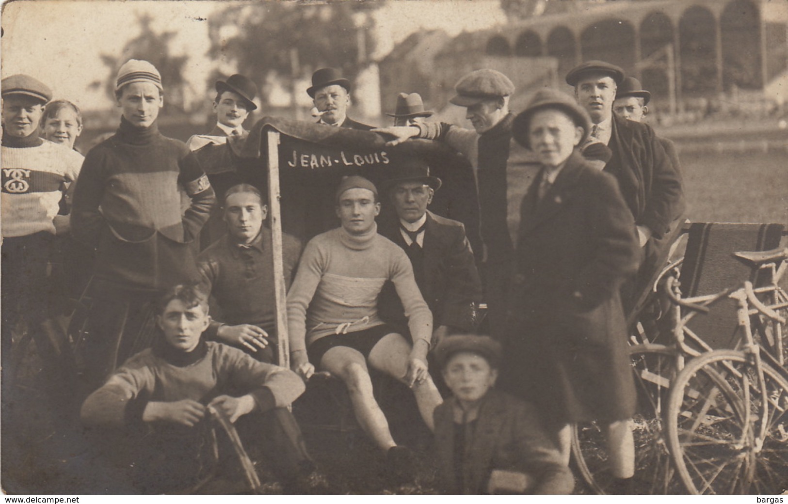 Carte Photo Du Coureur Jean Louis Cyclisme Course à Vélo Vélodrome Cachet Du Coureur Au Dos - Cyclisme