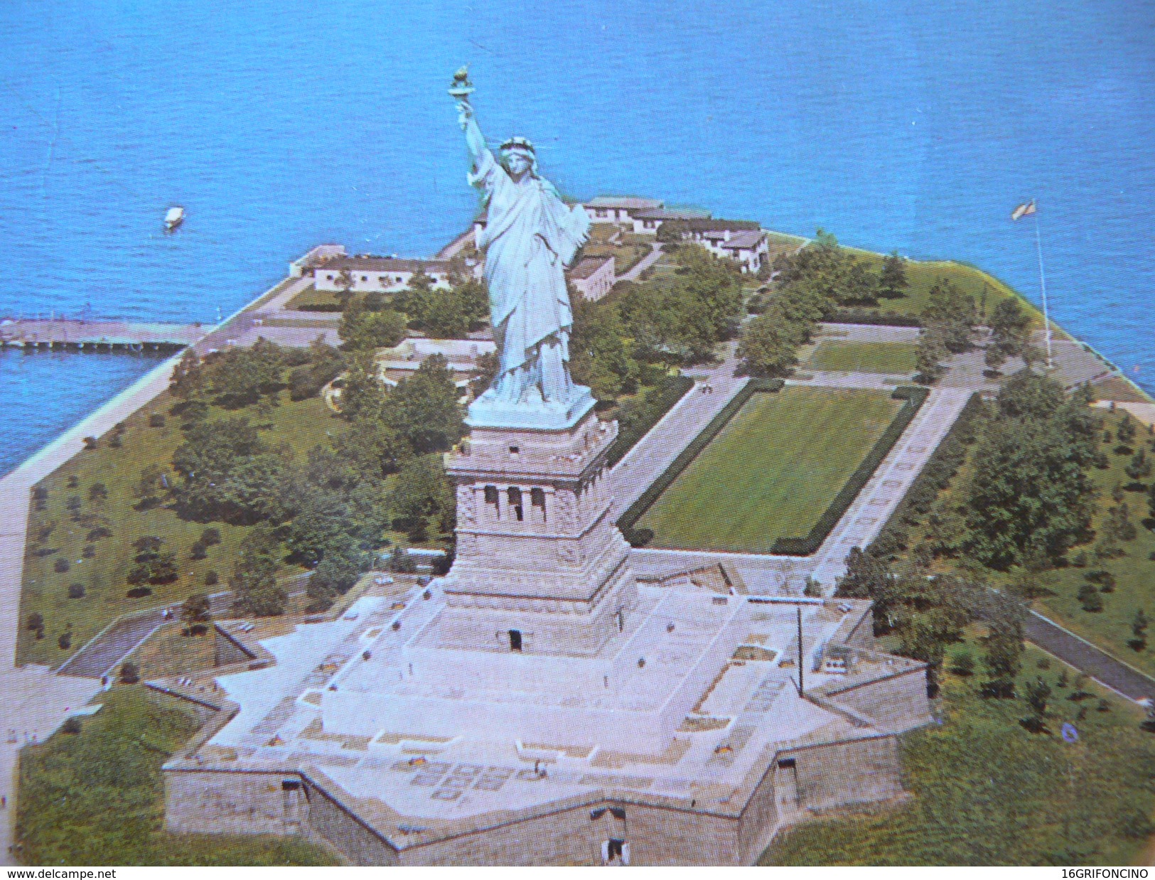 1970   FLY FROM NEW YORK TO ITALY - Statue De La Liberté