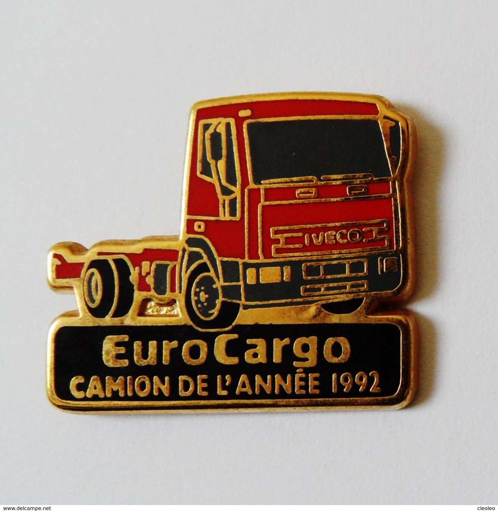 A0 - Pin's Camion Euro Cargo Camion De L'année 1992 Signé Praxis - Autres & Non Classés