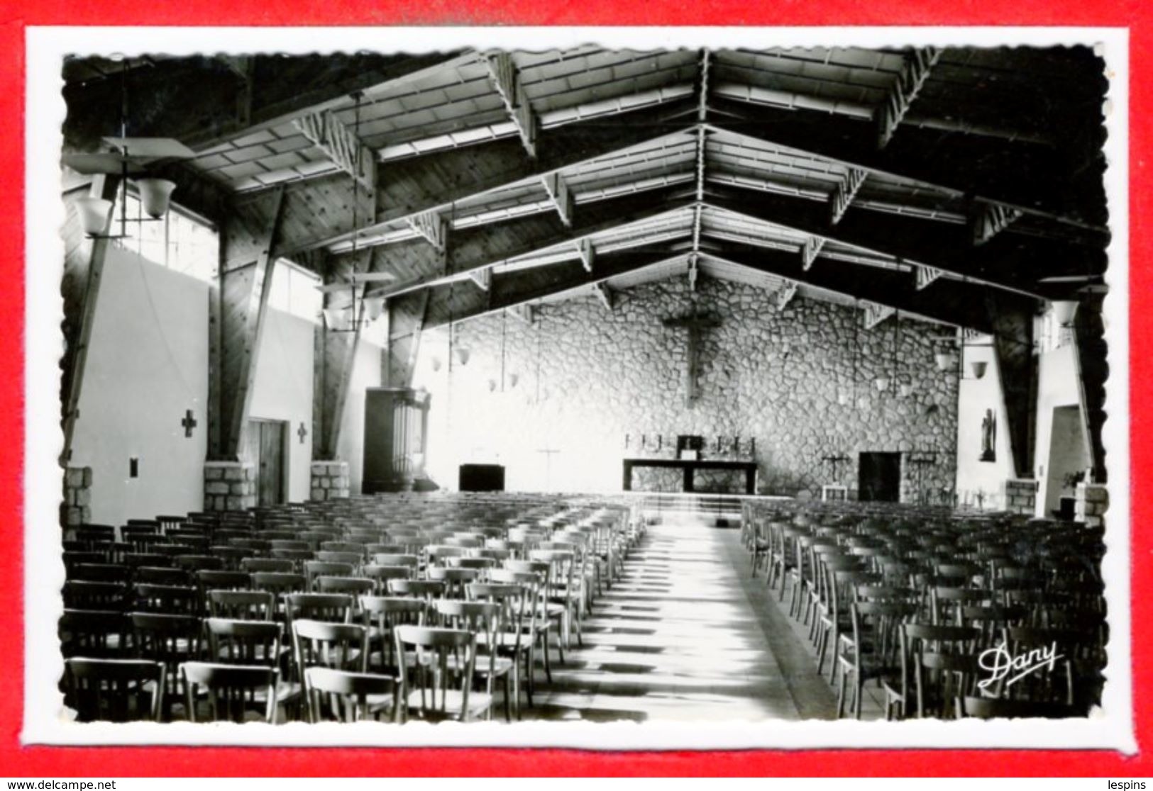 33 - PESSAC --  Intérieur De L'Eglise St Jean Marie Vianney - Pessac