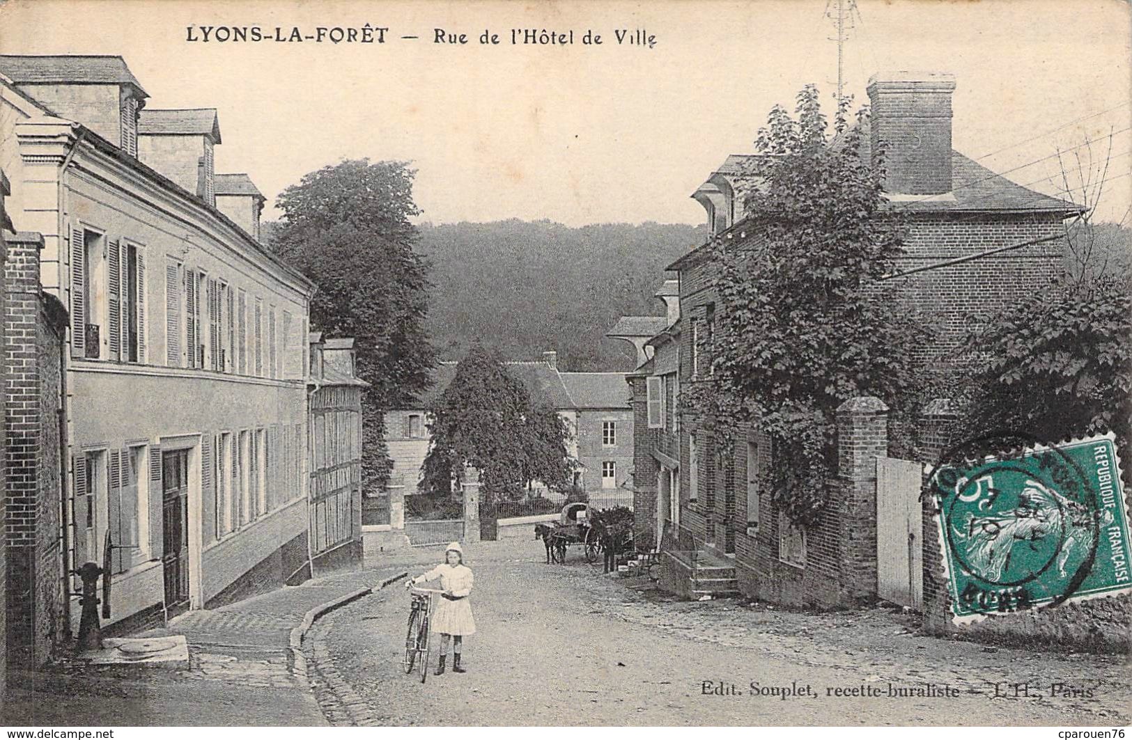 C P A 76] Seine Maritime >  Lyons La Forêt Rue De L'hotel De Ville Carte Animée Normandie - Altri & Non Classificati