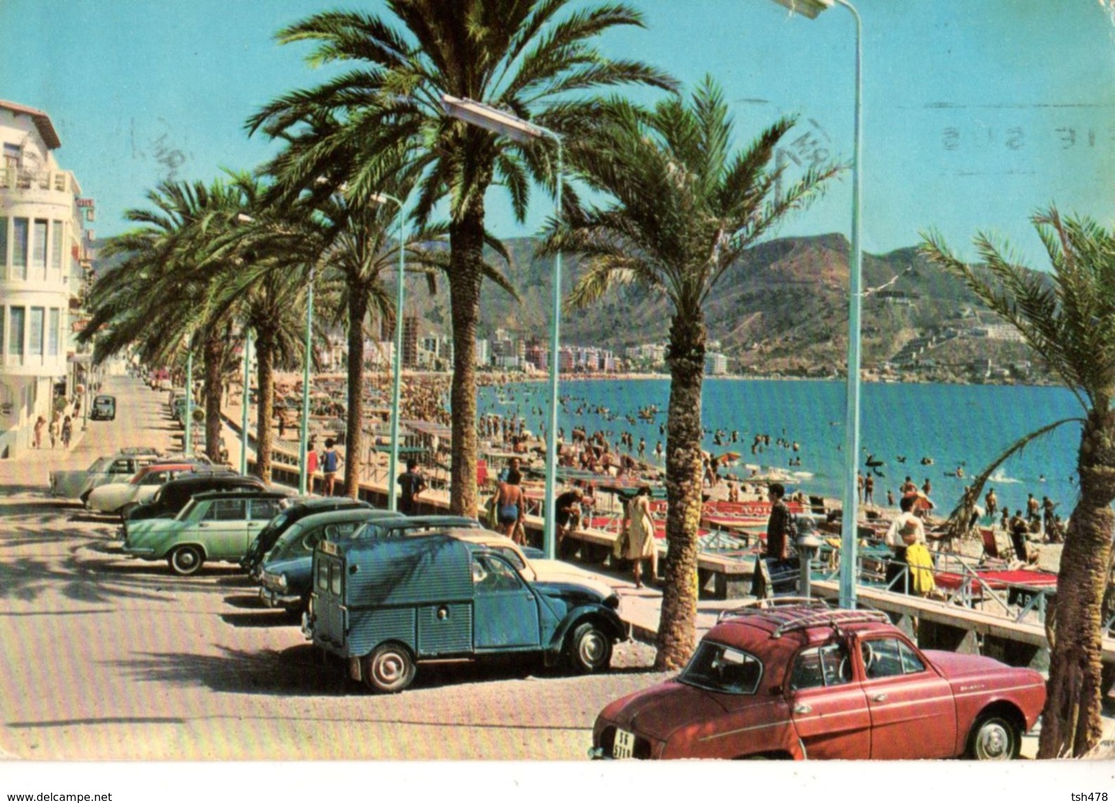 ESPAGNE---BENIDORM--plage Levant--( Voitures Des Années 60-70   2CV + Dauphine + Autres )-voir 2 Scans - Autres & Non Classés