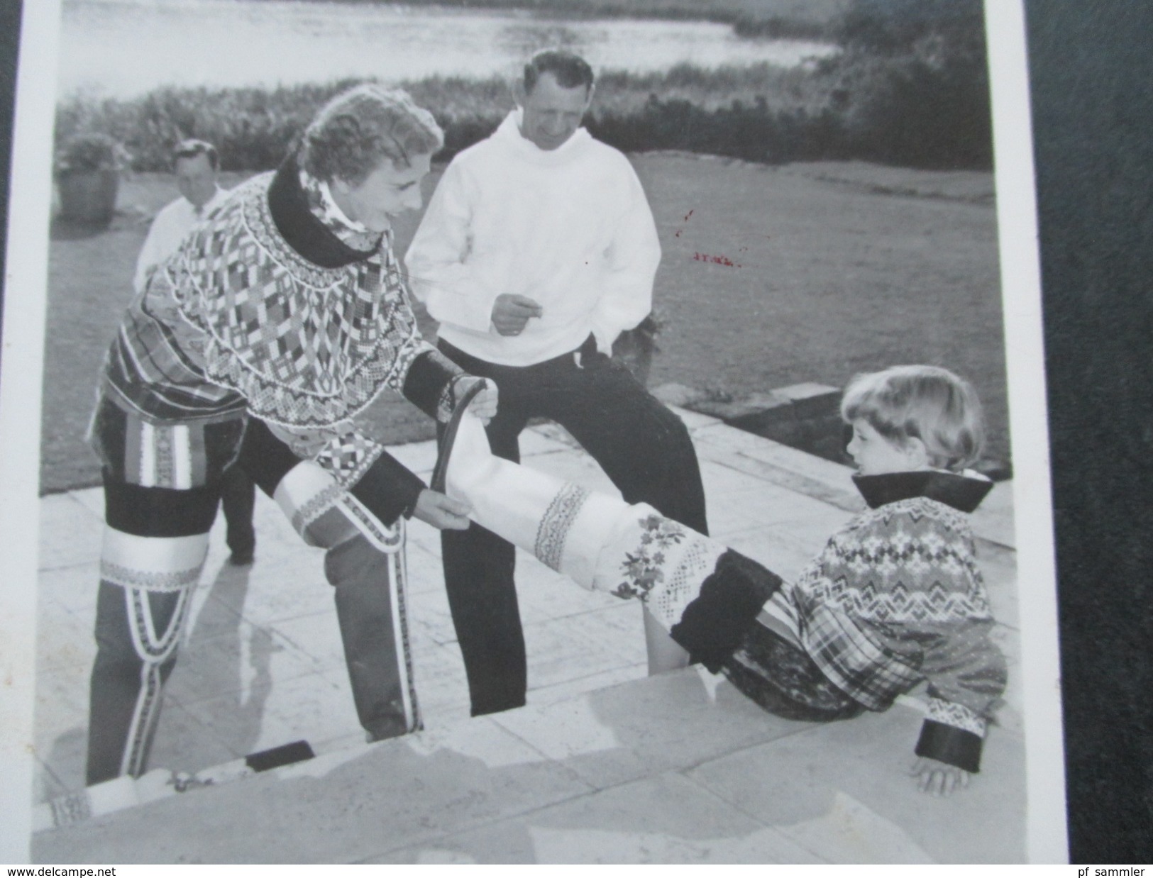 Echtfoto AK 1953 Grönland Nr. 34 EF Deres Majestaeter Kongeparret Og Den Lille Prinsesse Anne Marie. Königsfamilie - Brieven En Documenten