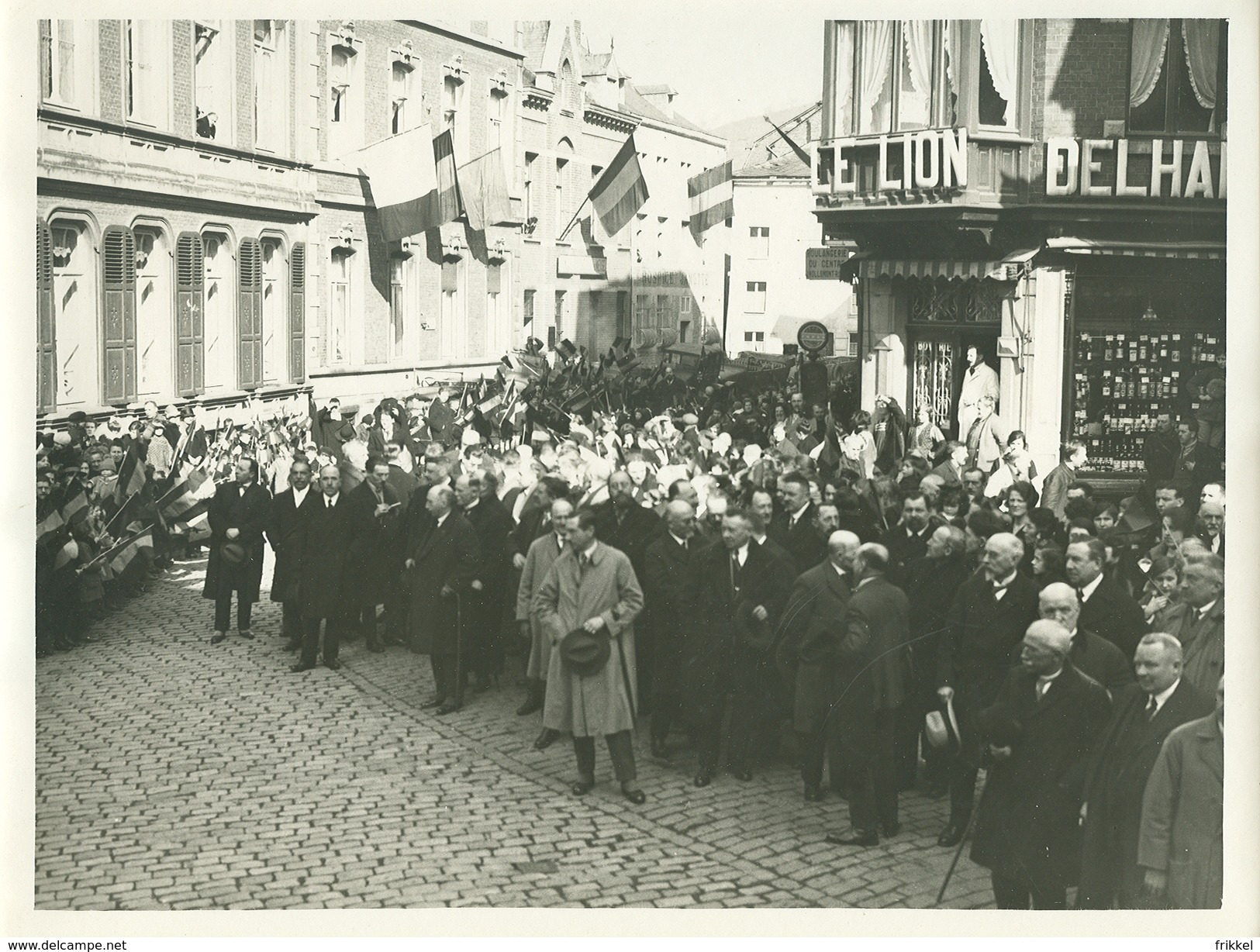 Lot 2x Grote Foto Photo (18 X 23cm) Brussel ? Bruxelles ? Le Lion Delhaize (stempel J Hersleven Bruxelles) - Fêtes, événements