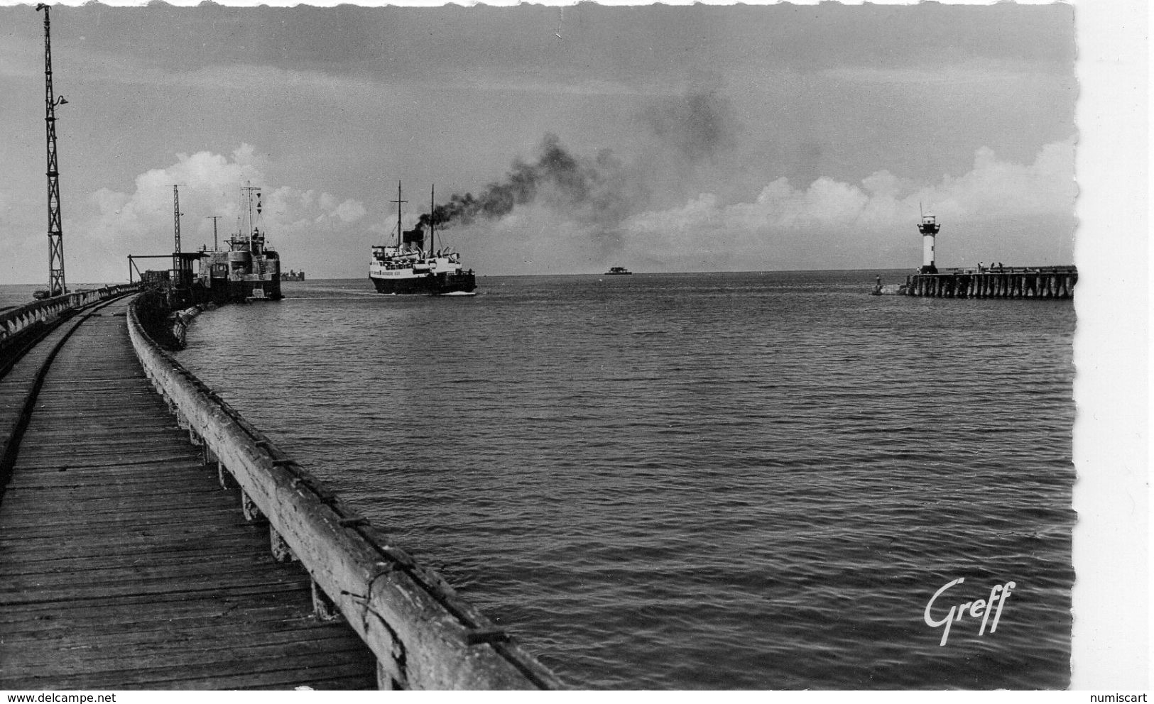 Boulogne-sur-Mer La Jetée Le Phare Le S.S Dinard Bateaux Cargos - Boulogne Sur Mer