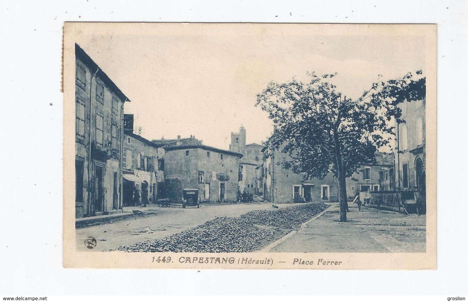 CAPESTANG (HERAULT) 1449 PLACE FERRER (EGLIESE ET AUTO GAREE) - Capestang