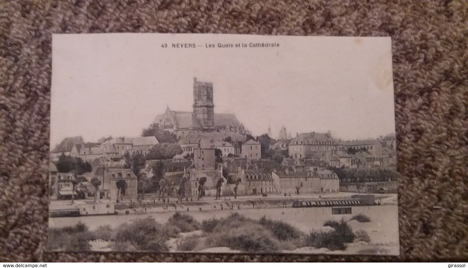 CPA NEVERS NIEVRE LES QUAIS ET LA CATHEDRALE COLL ROUBE 49  2 EME CHOIX - Nevers