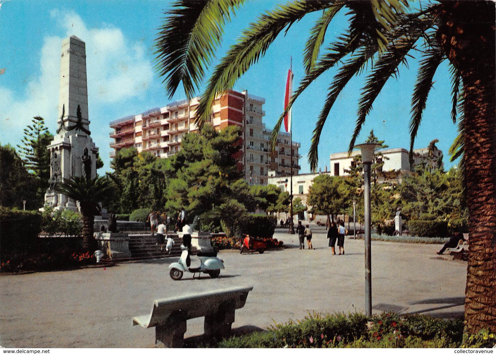 Cartolina Bisceglie Villa Comunale Monumento Ai Caduti  (Bari) - Bari