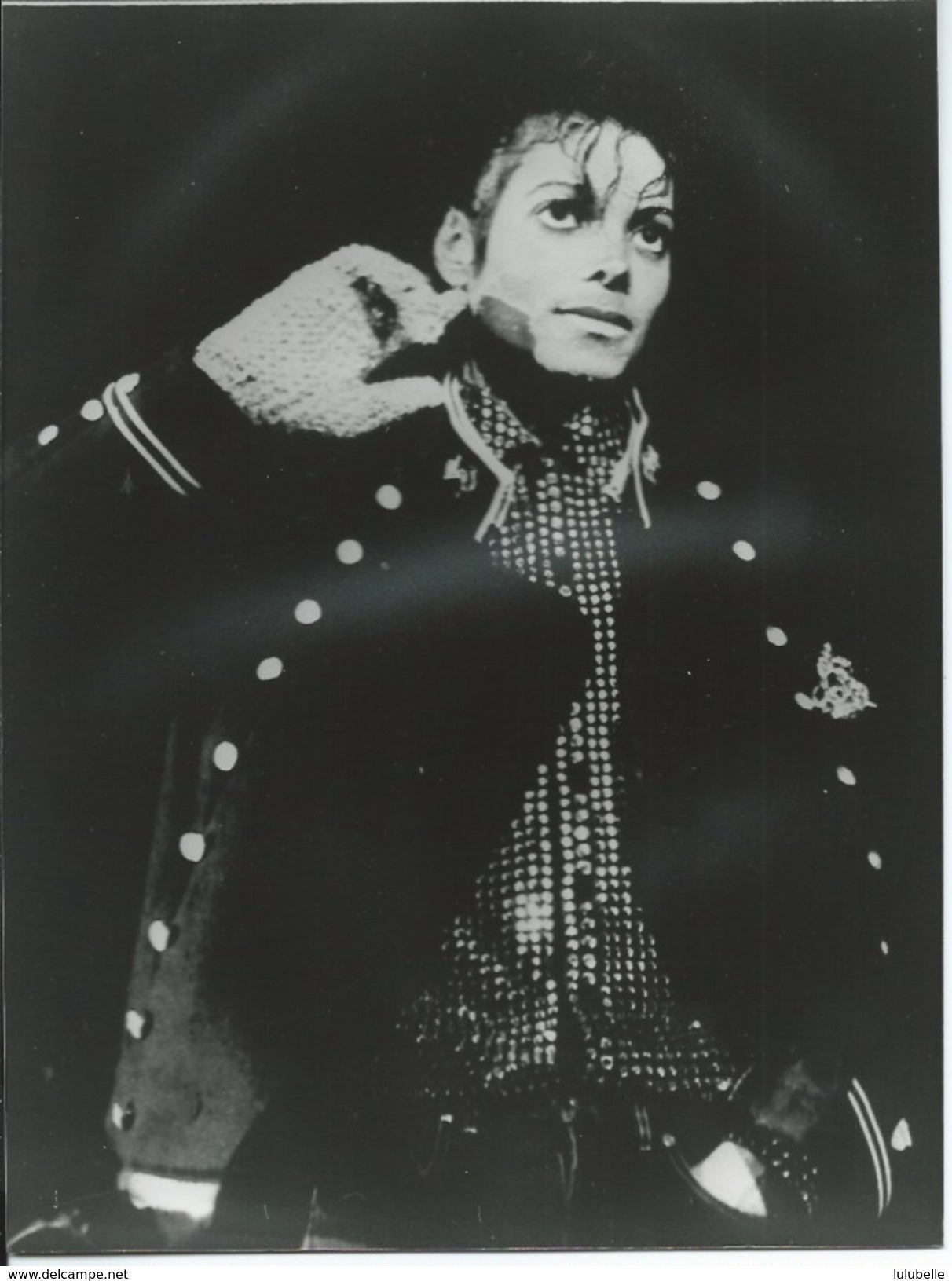 SORTIE DE MICHAEL JACKSON A NEW-YORK - PHOTO AFP 8.02.84 - Célébrités