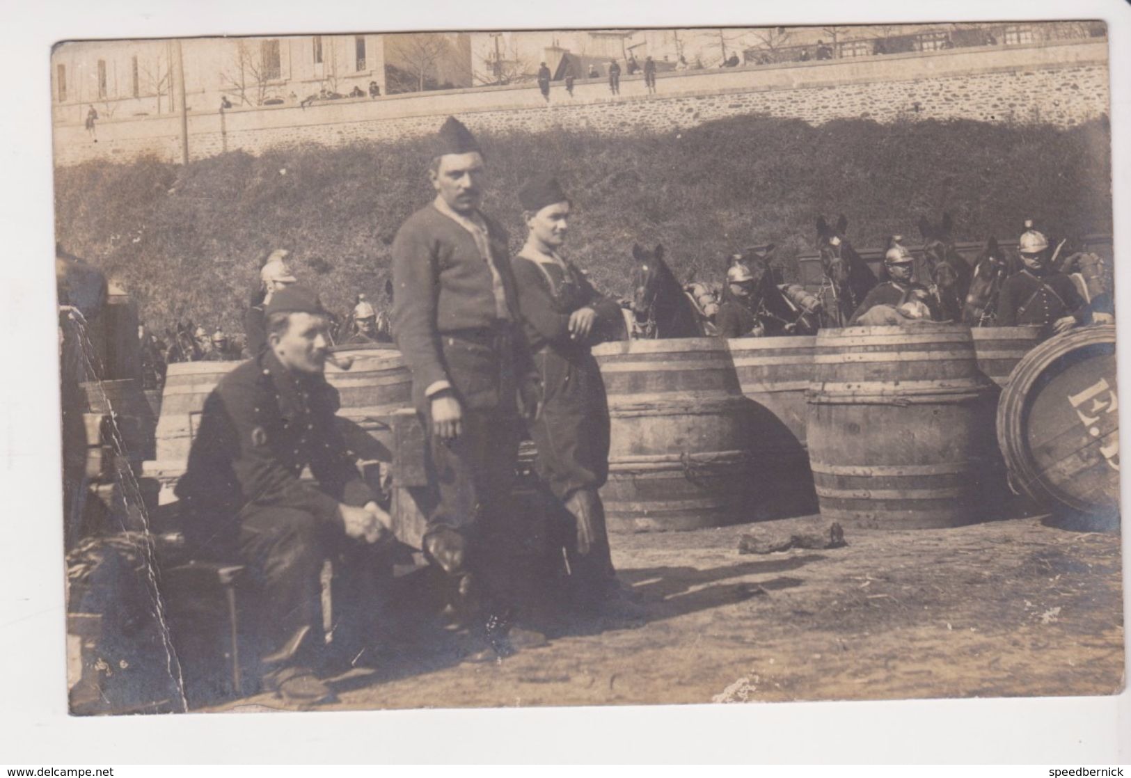 26369 Carte Photo Cavalerie Militaire Cheval (vers1910 ?) Peut Etre Bretagne  France -tonneau Ravitaillement ED - Personnages