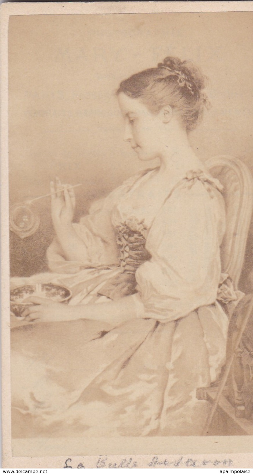 Photos Originales  Anciennes CDV   Photo Portrait Femme Faisant Des Bulles Parfumerie Chevalier Paris 1880 Ref 47 - Ancianas (antes De 1900)