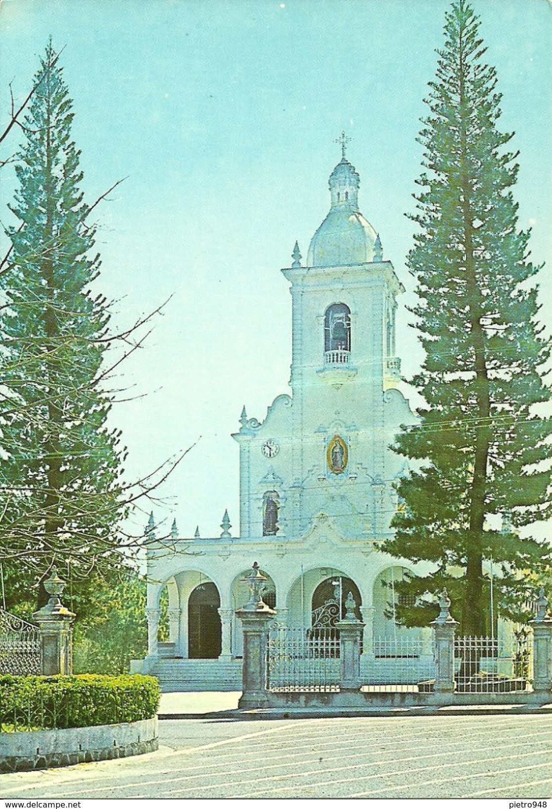 San Salvador (El Salvador) Basilica De Guadalupe - El Salvador